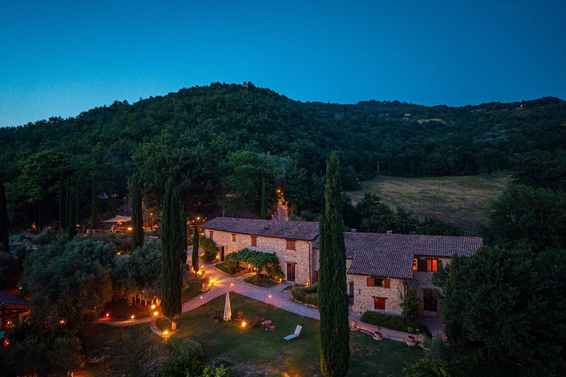 francis-york-17-acre-farm-estate-umbria-lake-valfabbrica-for-sale-27.jpg