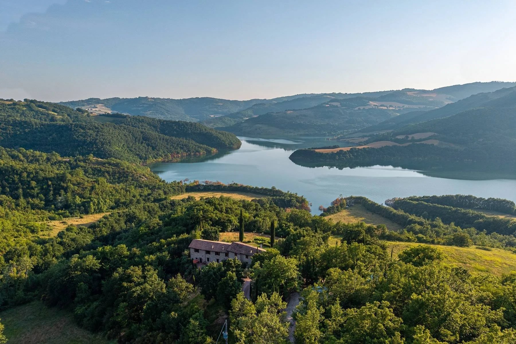 francis-york-17-acre-farm-estate-umbria-lake-valfabbrica-for-sale-30.jpg