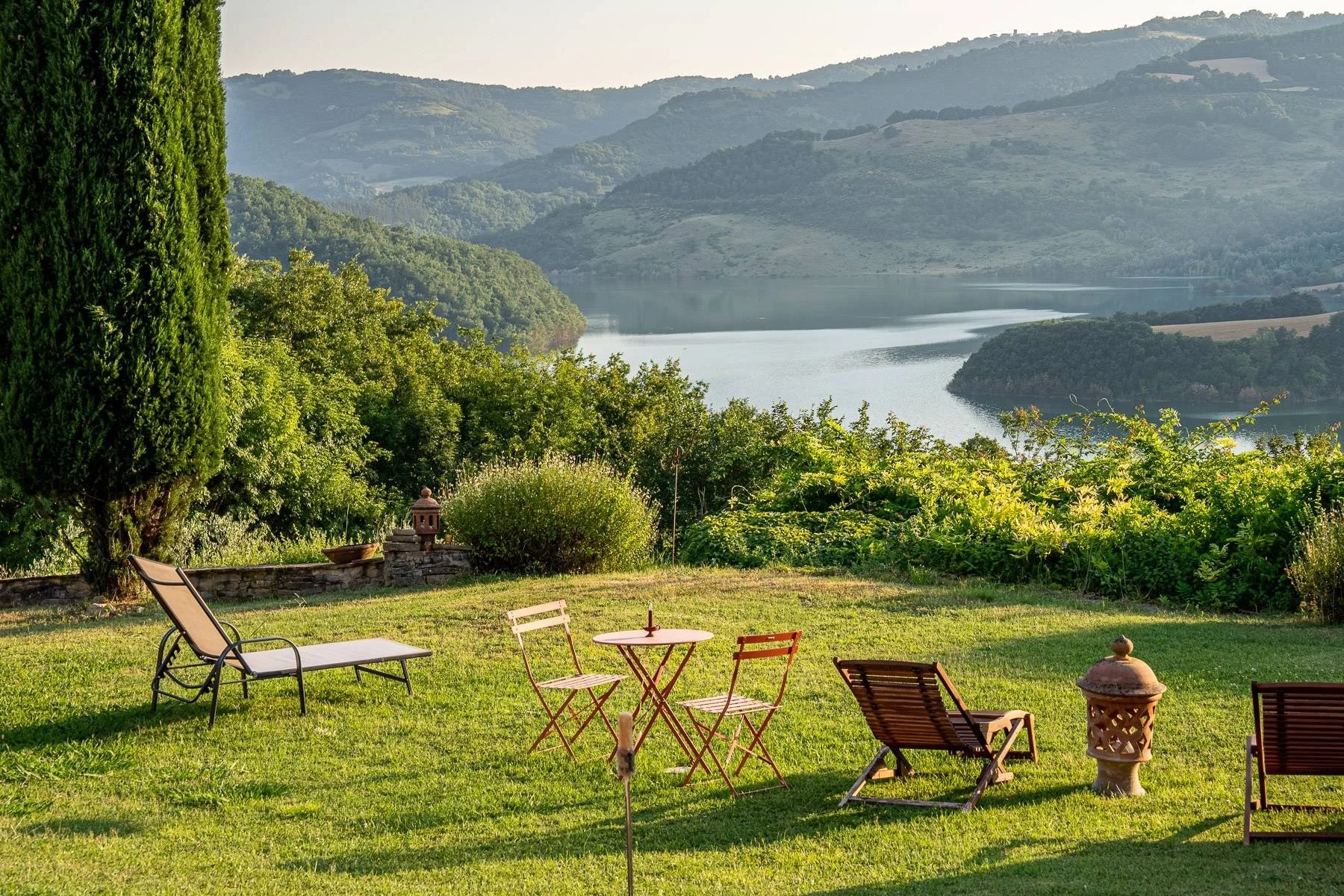 francis-york-17-acre-farm-estate-umbria-lake-valfabbrica-for-sale-7.jpg