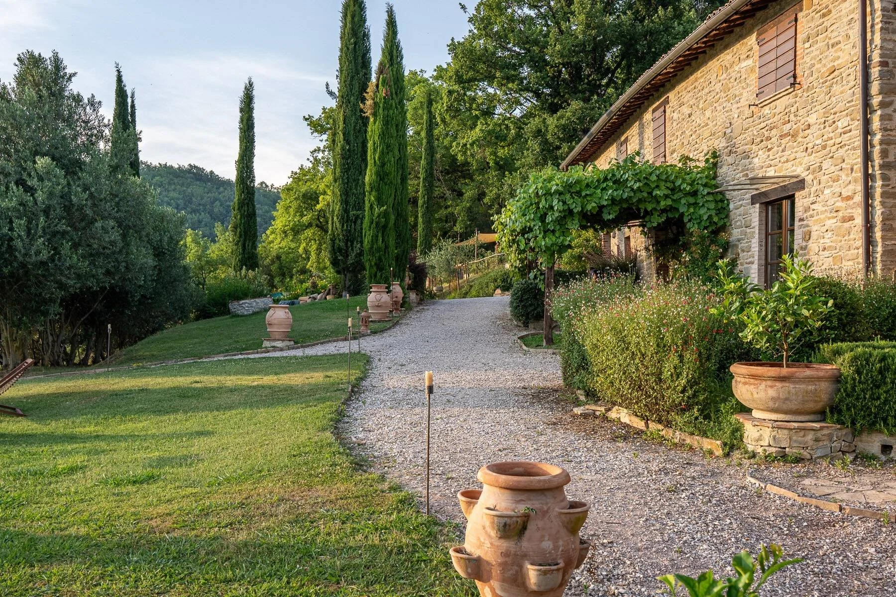 francis-york-17-acre-farm-estate-umbria-lake-valfabbrica-for-sale-8.jpg