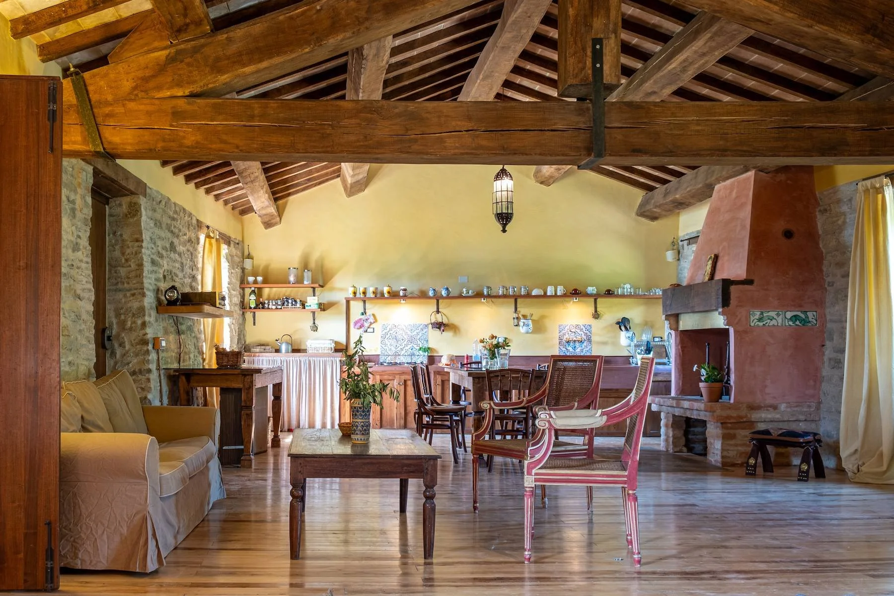francis-york-17-acre-farm-estate-umbria-lake-valfabbrica-for-sale-36.jpg