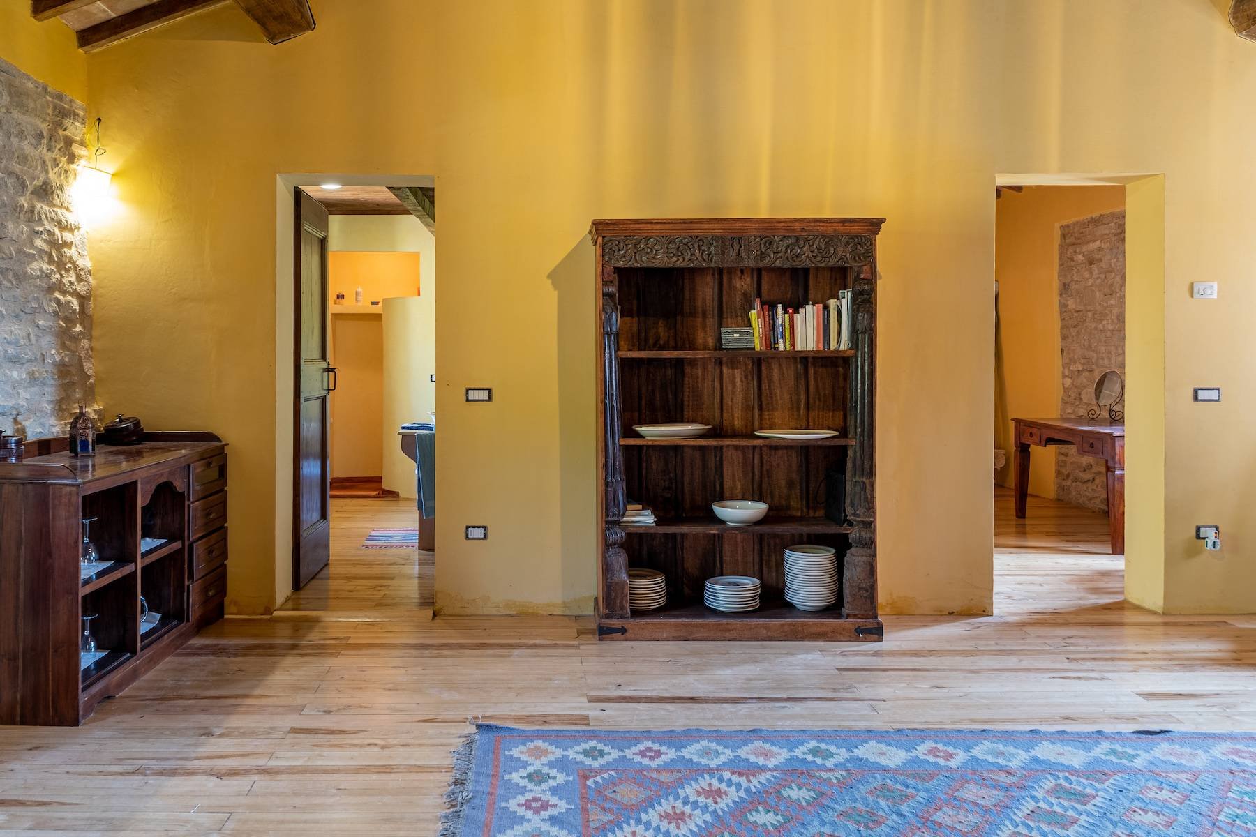 francis-york-17-acre-farm-estate-umbria-lake-valfabbrica-for-sale-41.jpg