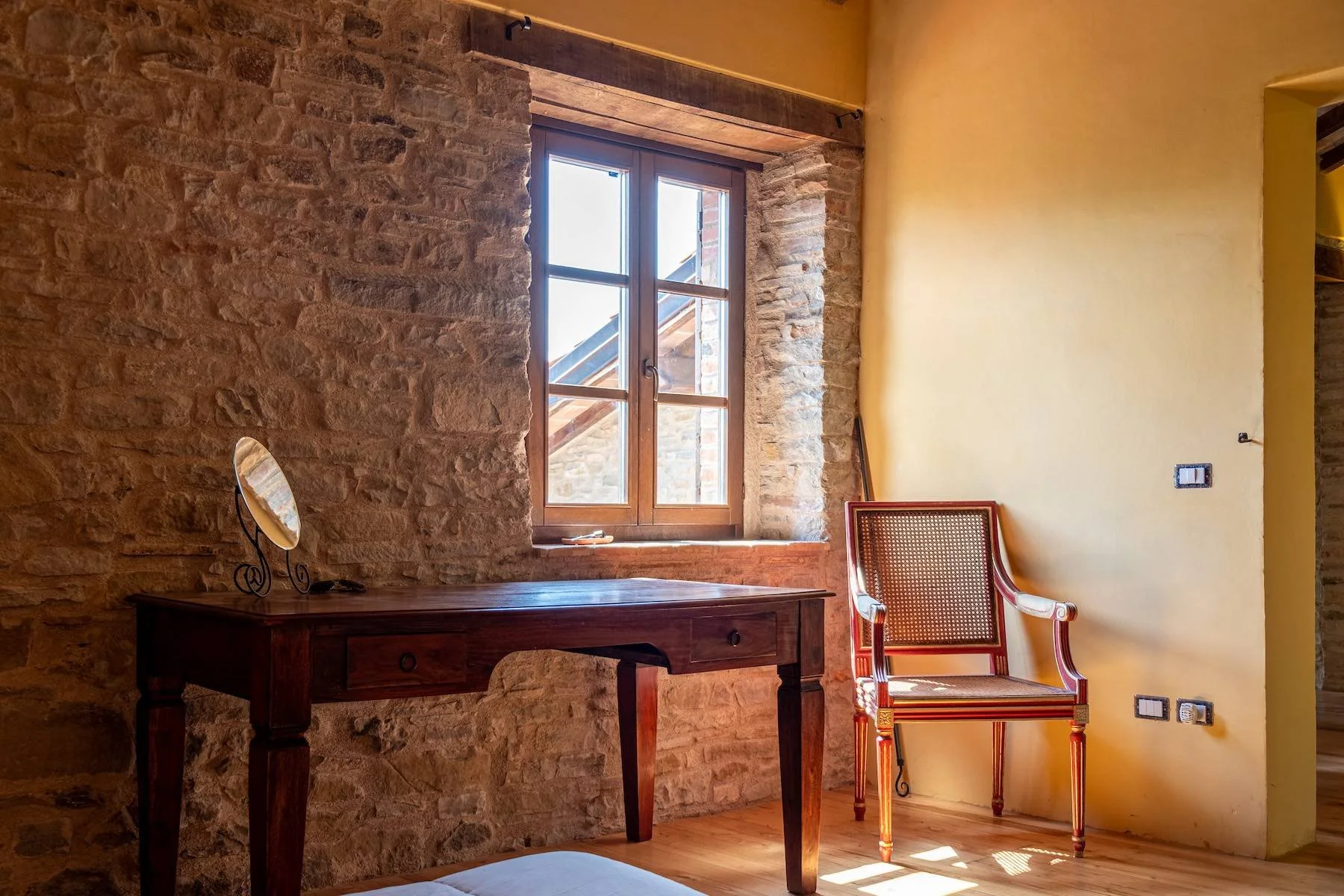 francis-york-17-acre-farm-estate-umbria-lake-valfabbrica-for-sale-40.jpg