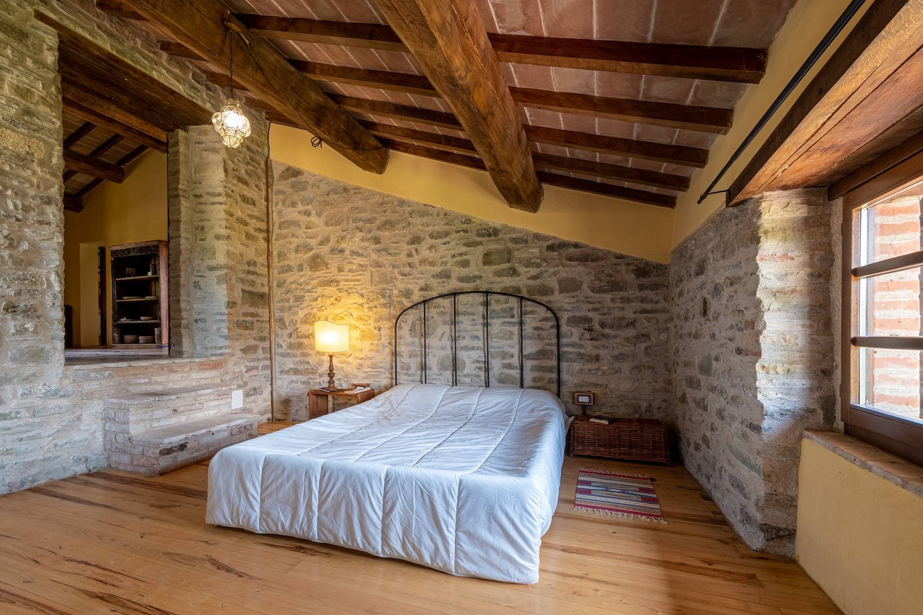 francis-york-17-acre-farm-estate-umbria-lake-valfabbrica-for-sale-43.jpg