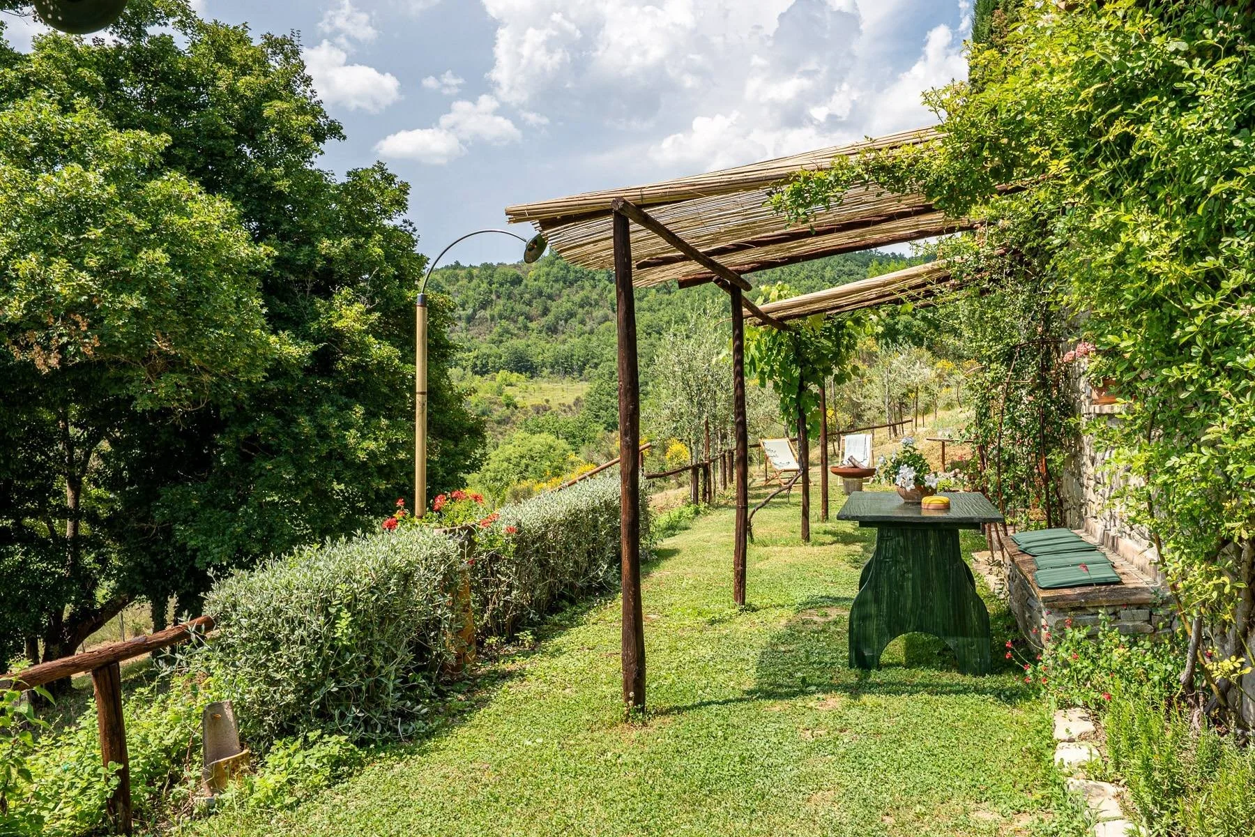 francis-york-17-acre-farm-estate-umbria-lake-valfabbrica-for-sale-2.jpg