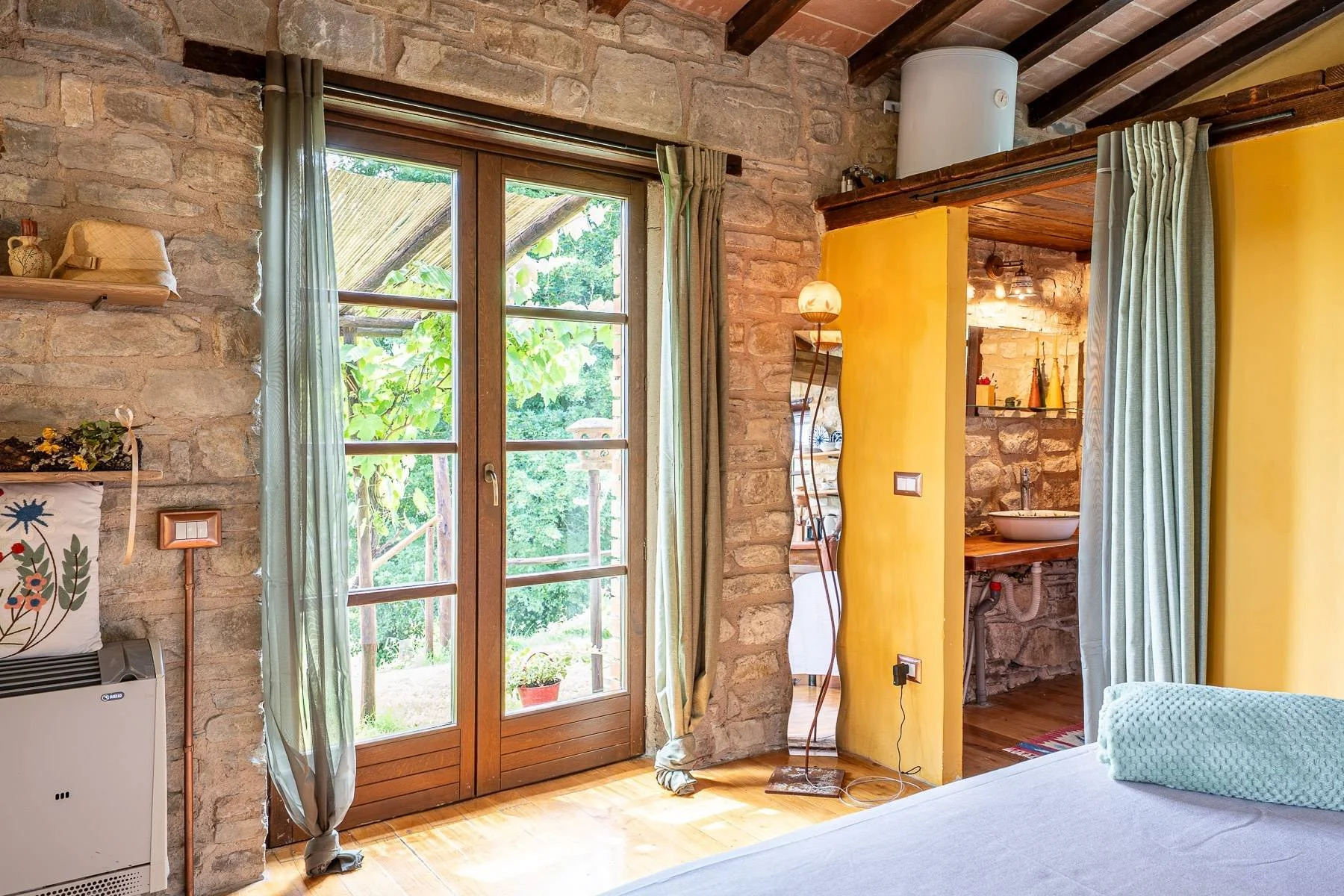 francis-york-17-acre-farm-estate-umbria-lake-valfabbrica-for-sale-5.jpg