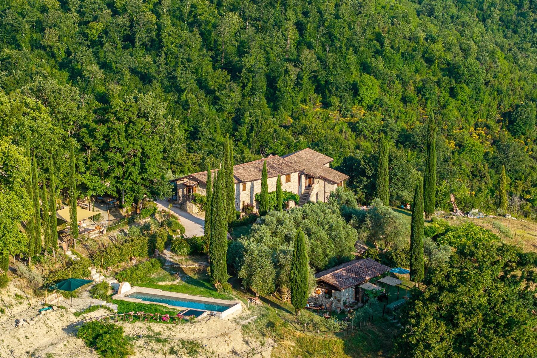francis-york-17-acre-farm-estate-umbria-lake-valfabbrica-for-sale-23.jpg