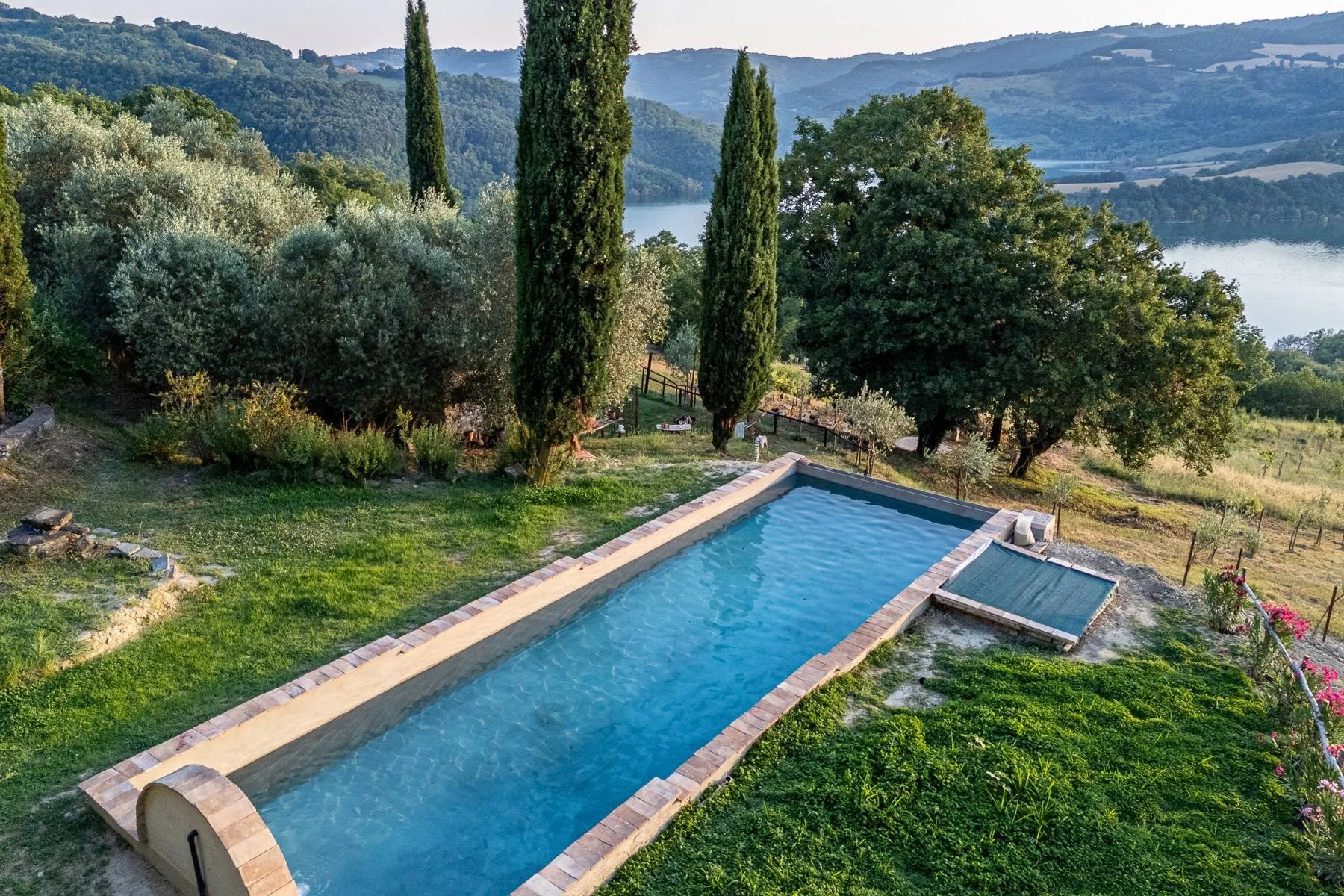 francis-york-17-acre-farm-estate-umbria-lake-valfabbrica-for-sale-26.jpg