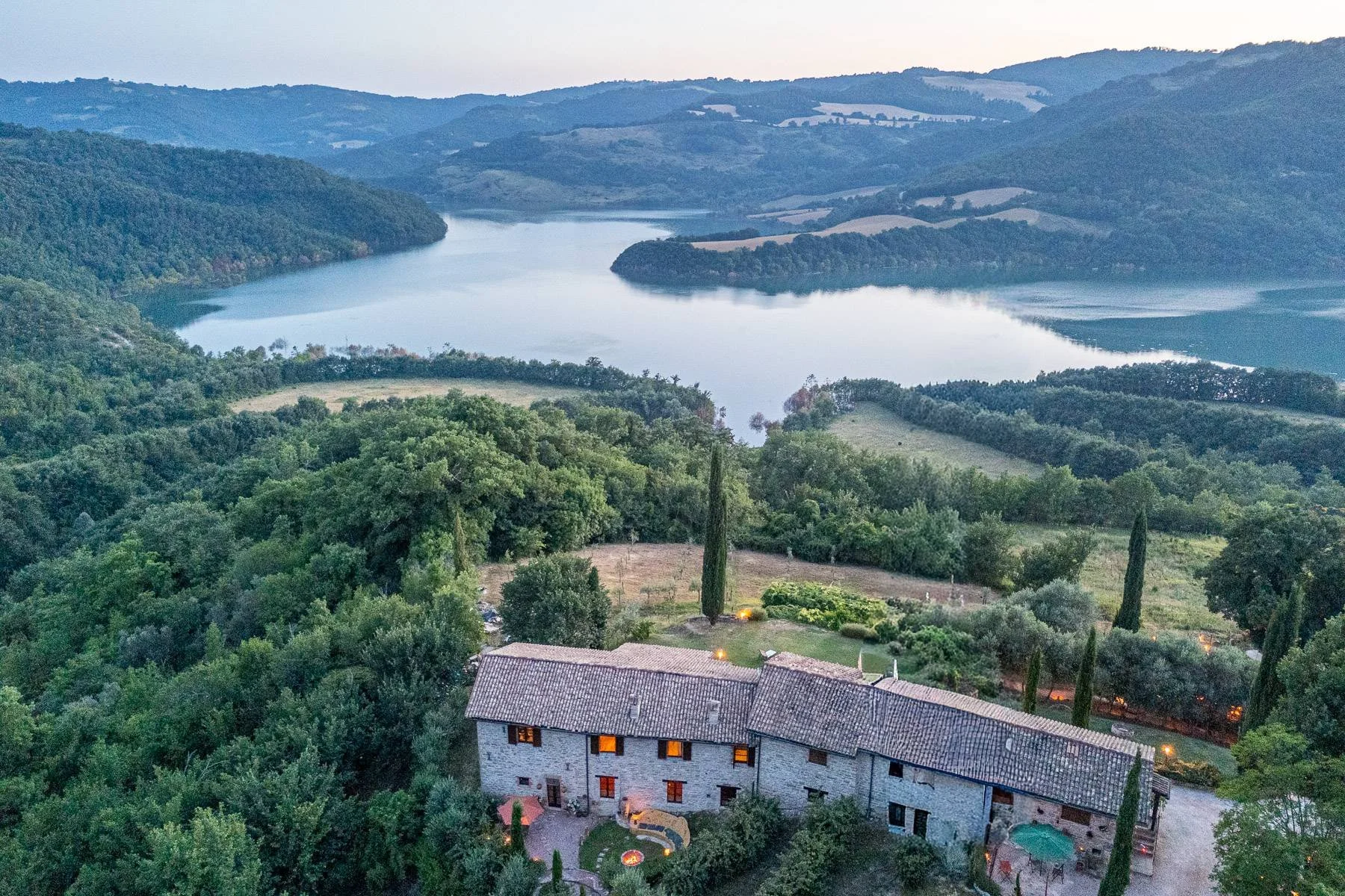 francis-york-17-acre-farm-estate-umbria-lake-valfabbrica-for-sale-33.jpg