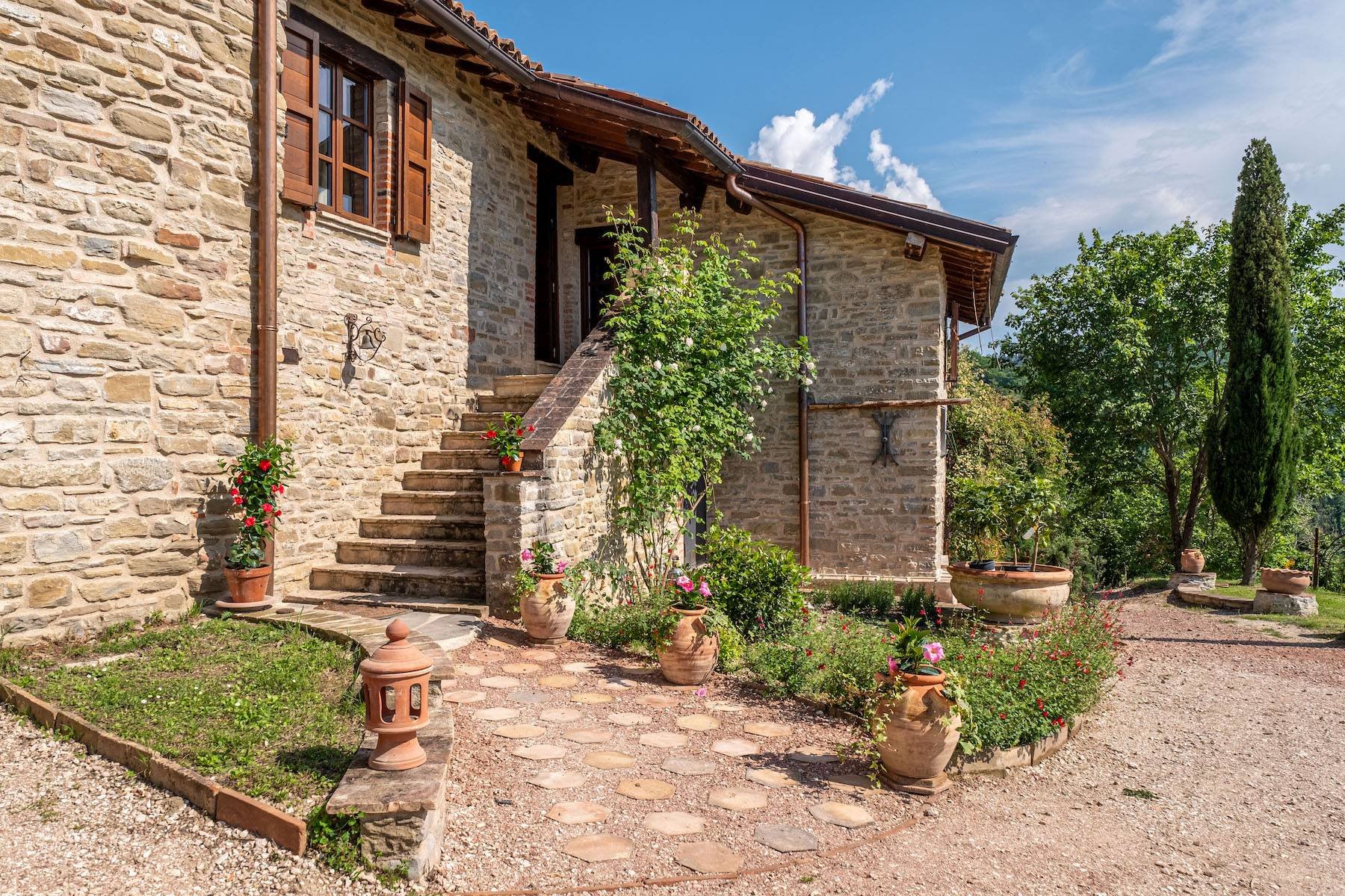 francis-york-17-acre-farm-estate-umbria-lake-valfabbrica-for-sale-44.jpg