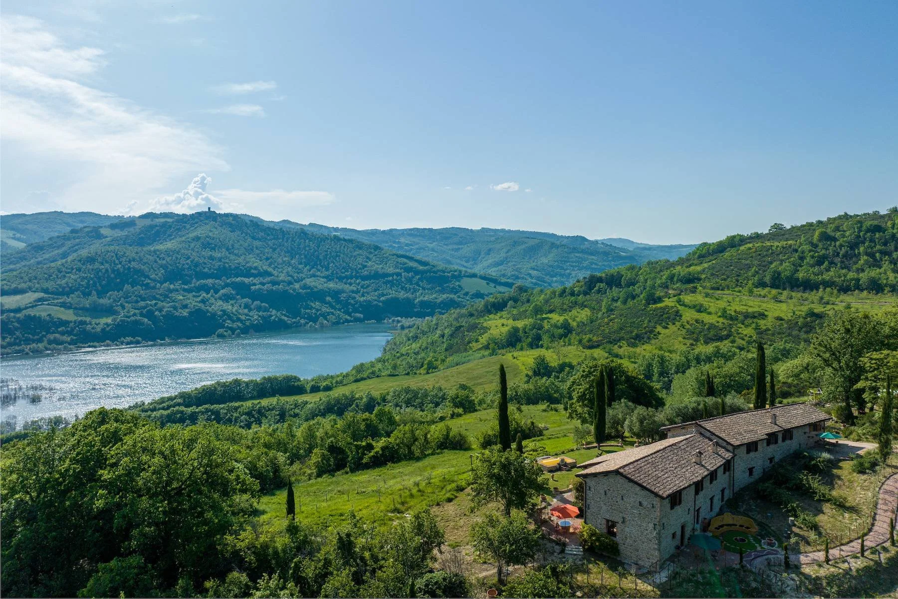 francis-york-17-acre-farm-estate-umbria-lake-valfabbrica-for-sale-38.jpg