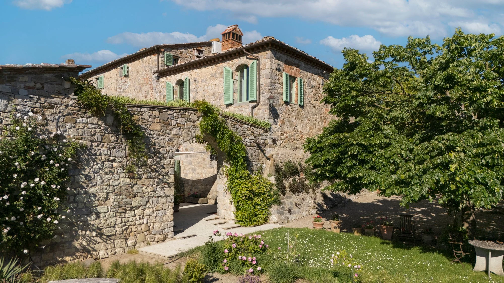 francis-york-chianti-medieval-watchtower-farmhouse-castellina-knight-frank-10.jpg
