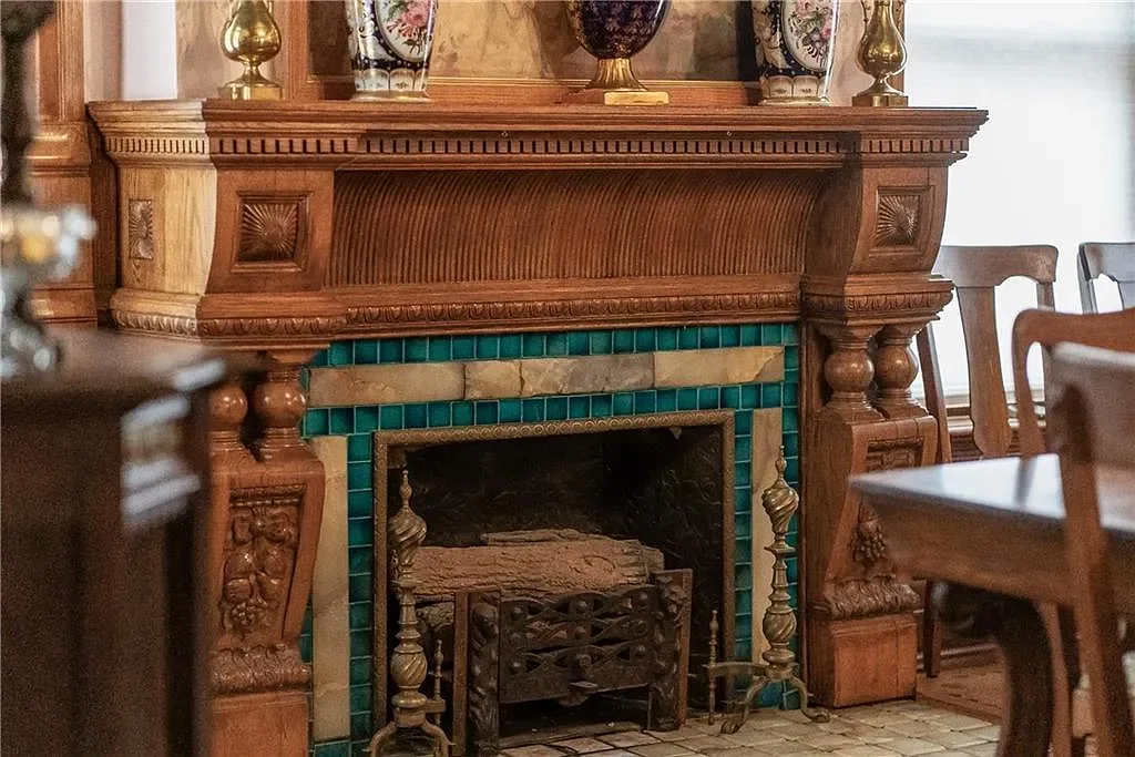 francis-york-shakespeare-chateau-missouri-auction-1.webp