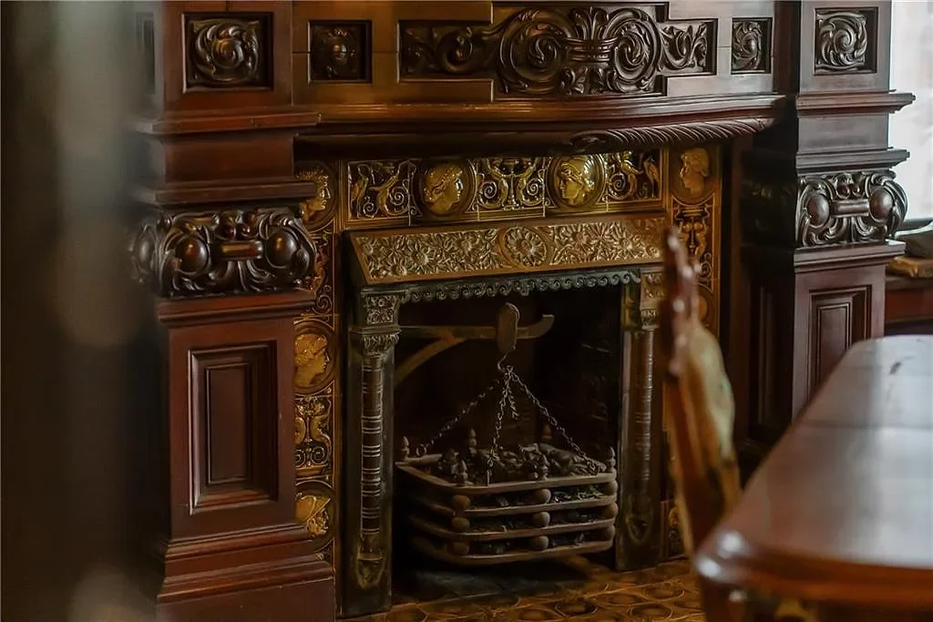 francis-york-shakespeare-chateau-missouri-auction-13.webp