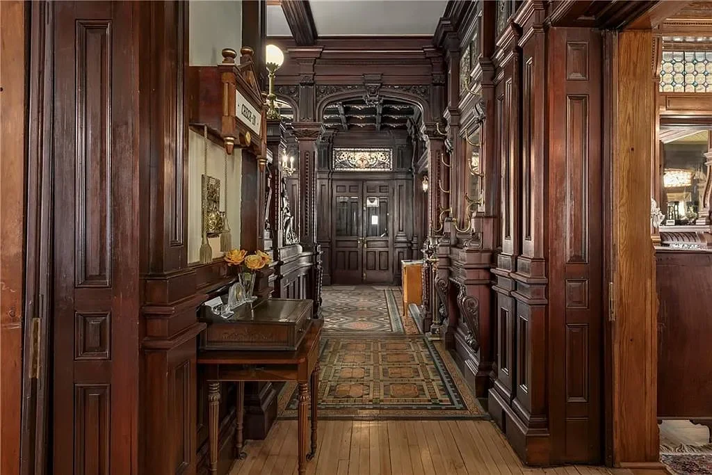 francis-york-shakespeare-chateau-missouri-auction-25.webp