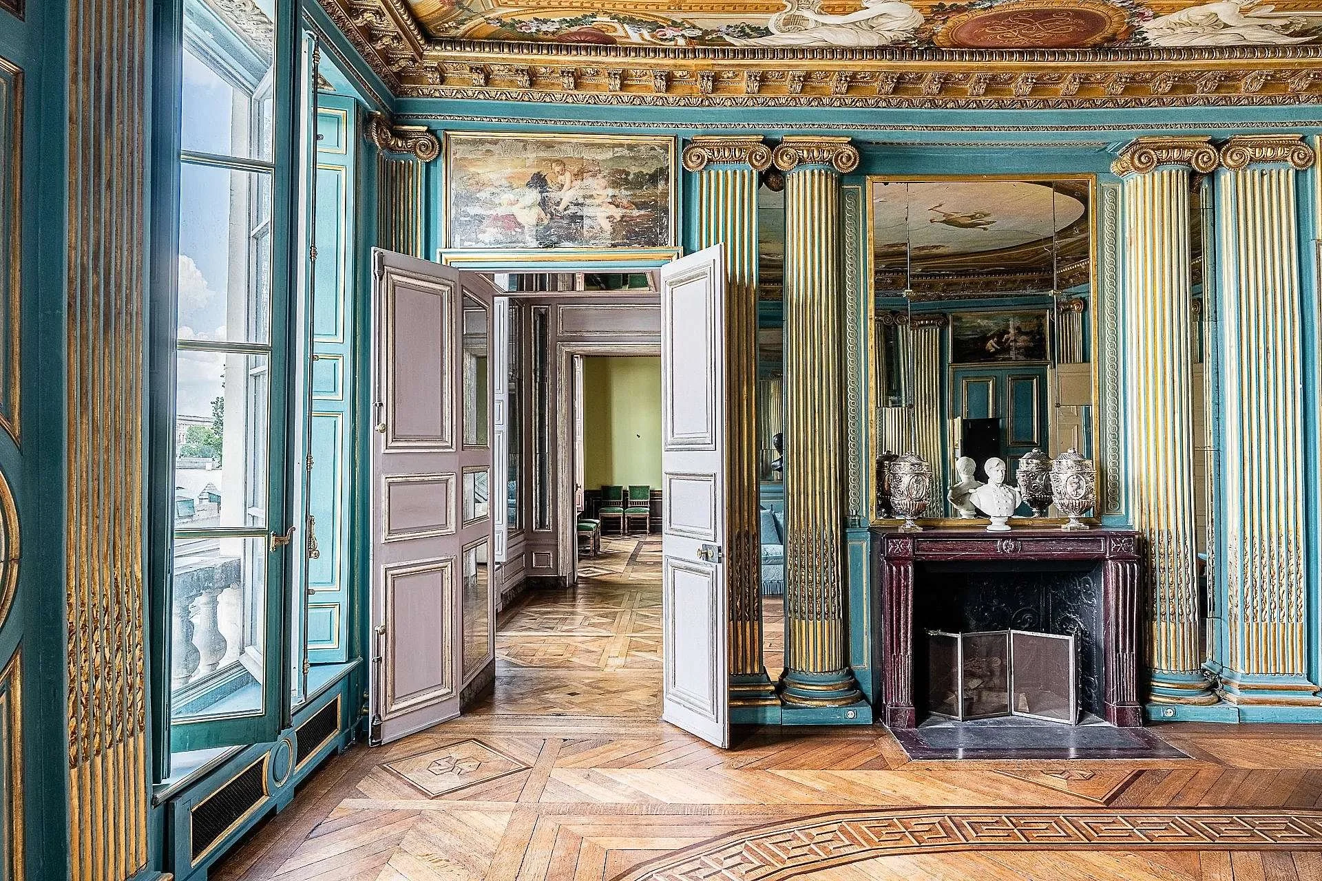 francis-york-voltaire-former-paris-apartment-hotel-de-villette-quai-voltaire-4.jpg