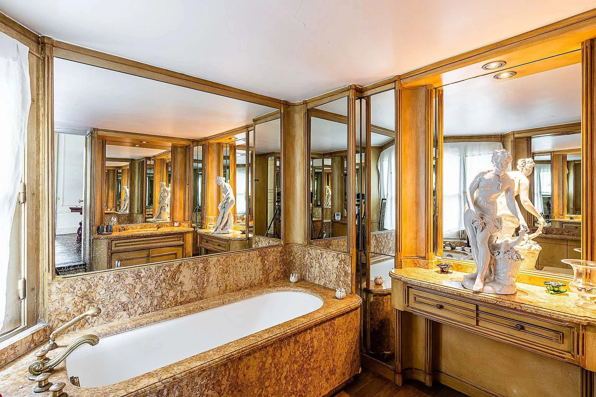francis-york-voltaire-former-paris-apartment-hotel-de-villette-quai-voltaire-7.jpg