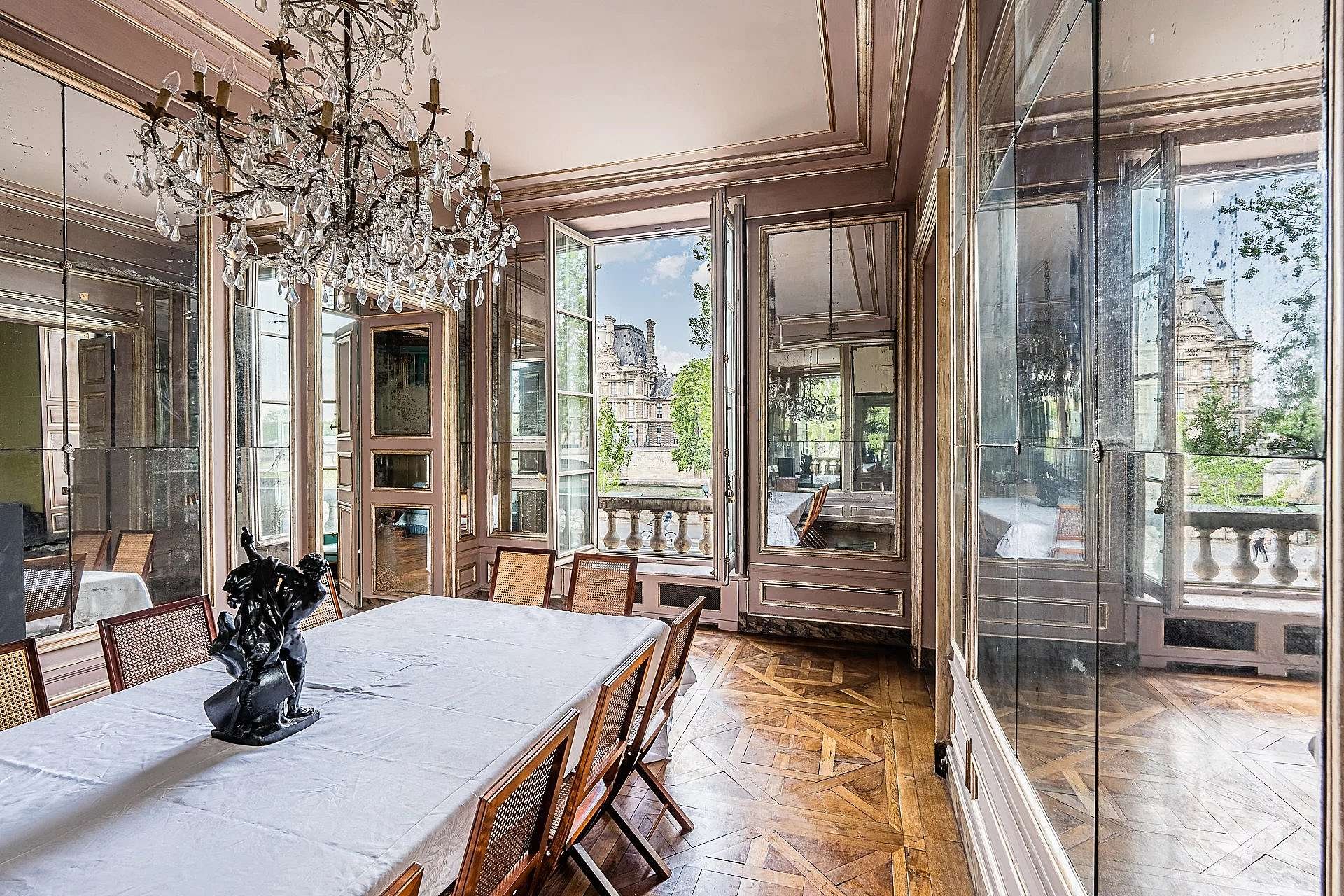 francis-york-voltaire-former-paris-apartment-hotel-de-villette-quai-voltaire-13.jpg