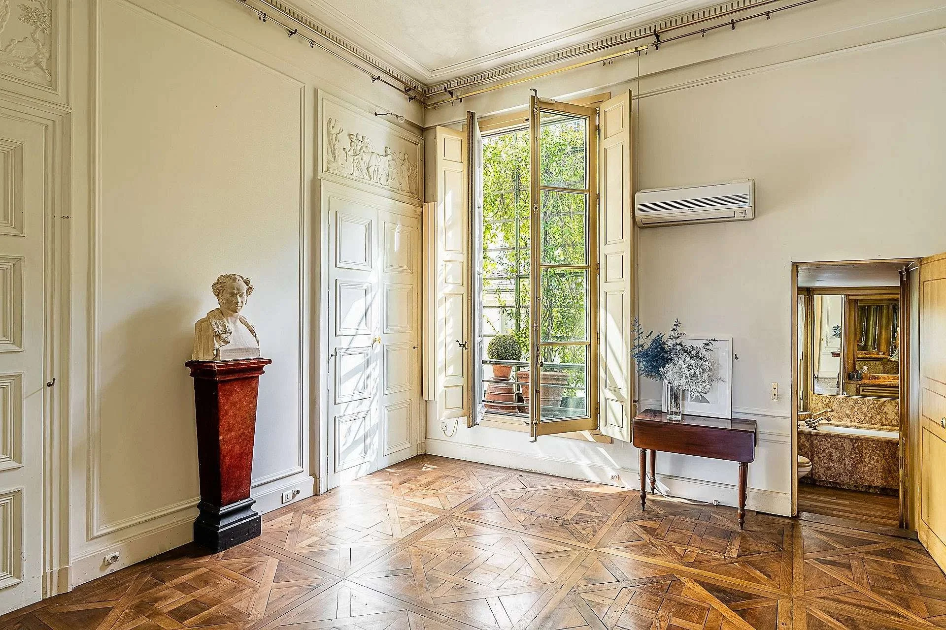 francis-york-voltaire-former-paris-apartment-hotel-de-villette-quai-voltaire-19.jpg