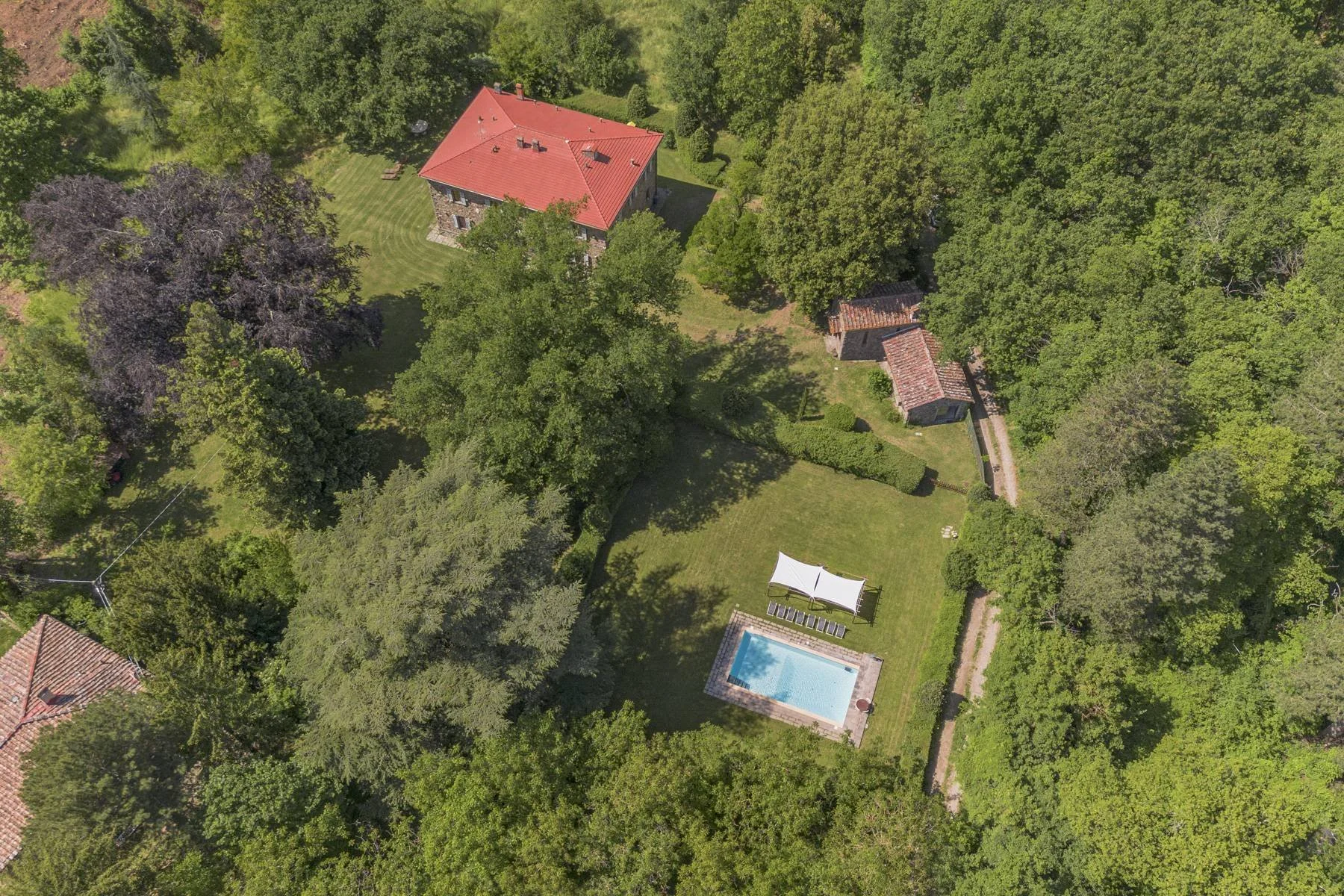 francis-york-109-acre-tuscan-estate-near-florence-for-sale2.jpg