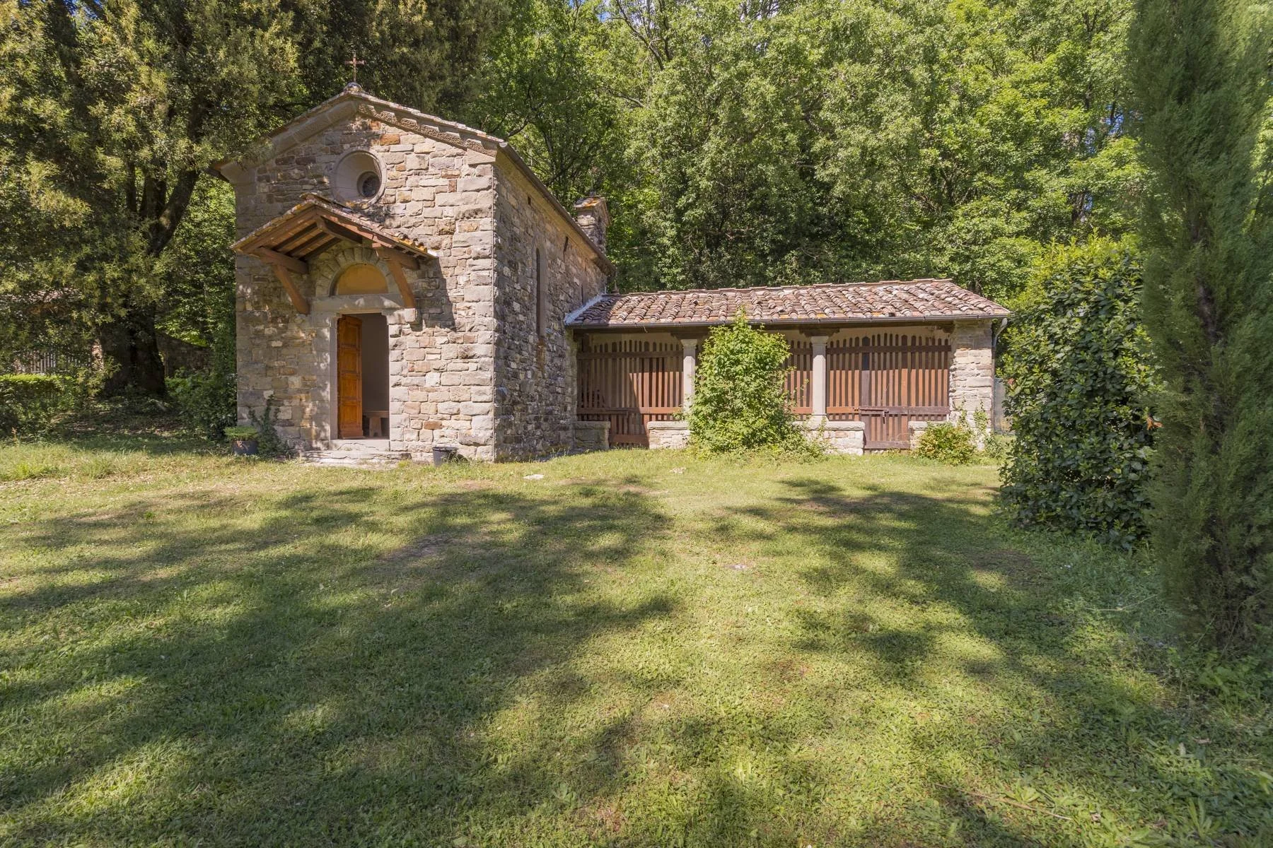 francis-york-109-acre-tuscan-estate-near-florence-for-sale8.jpg