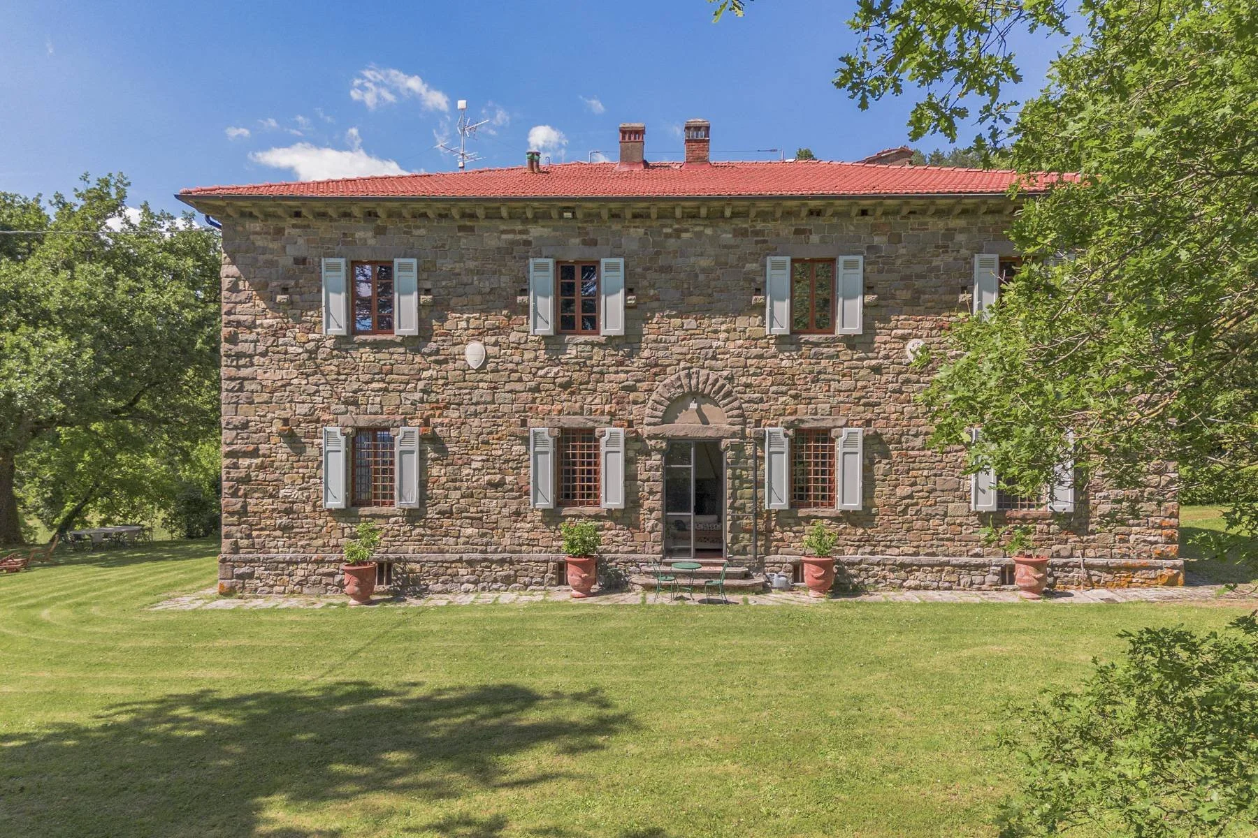 francis-york-109-acre-tuscan-estate-near-florence-for-sale31.jpg
