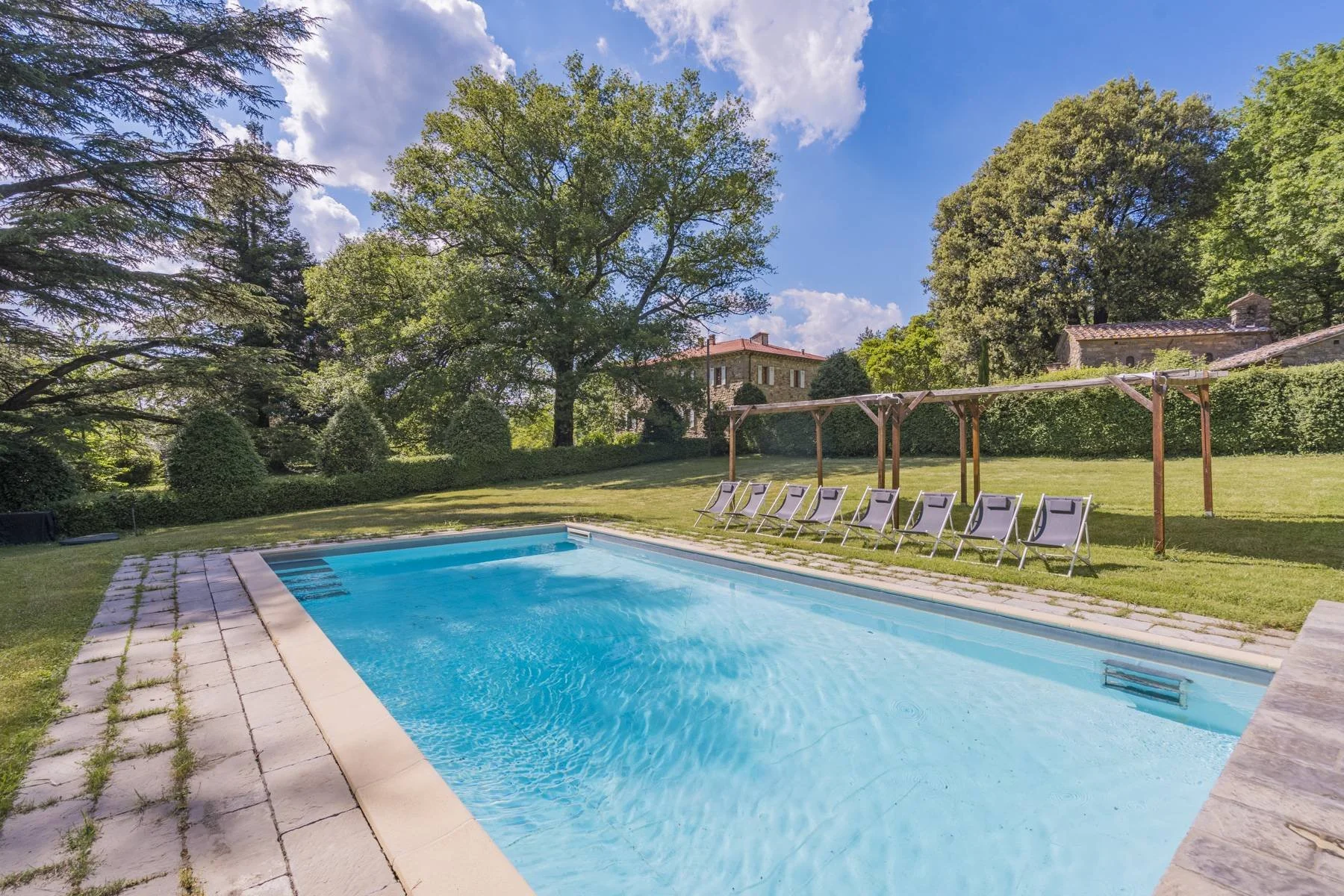 francis-york-109-acre-tuscan-estate-near-florence-for-sale7.jpg