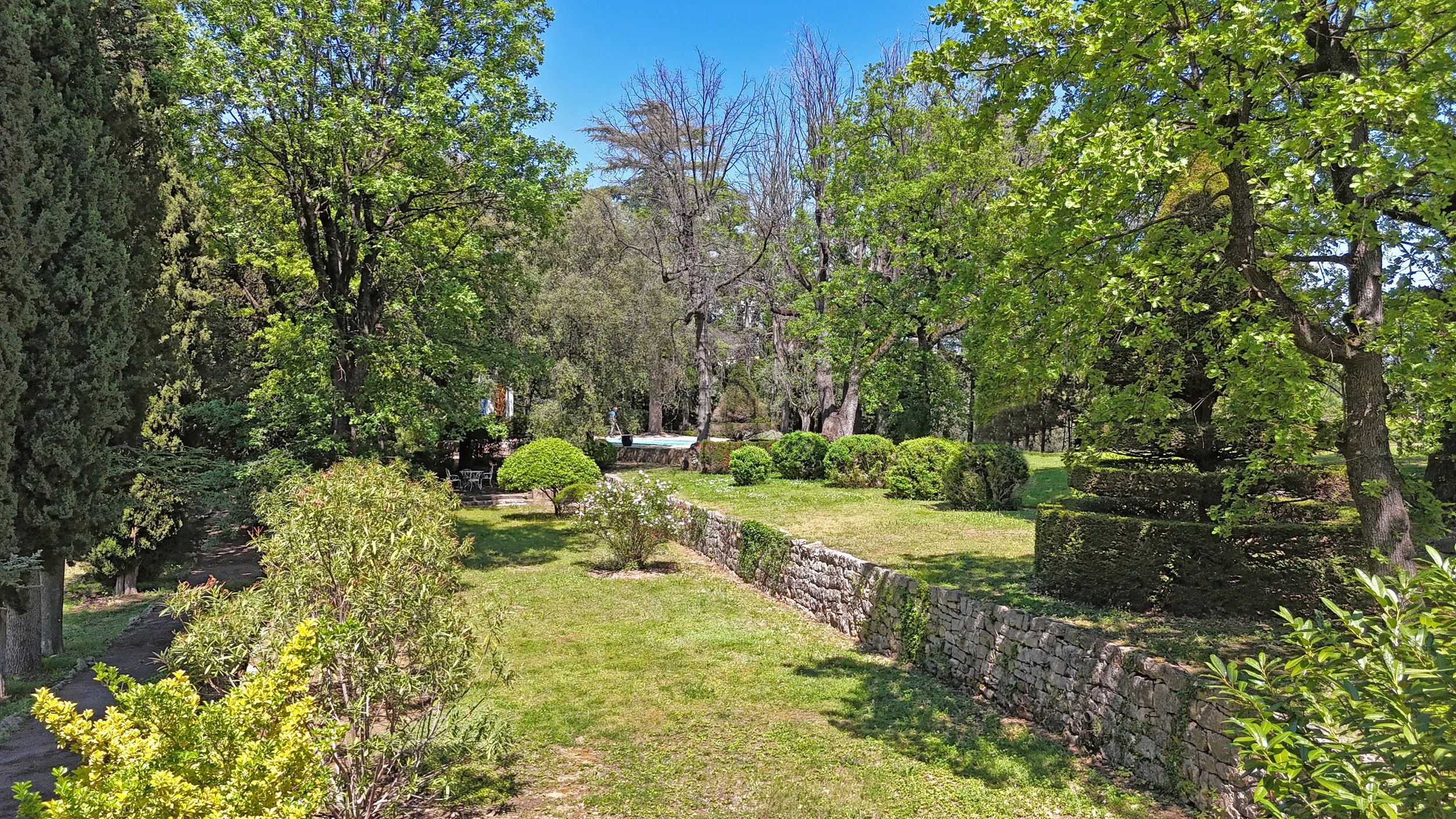 francis-york-caillan-provence-house-nadia-leger-22.jpg