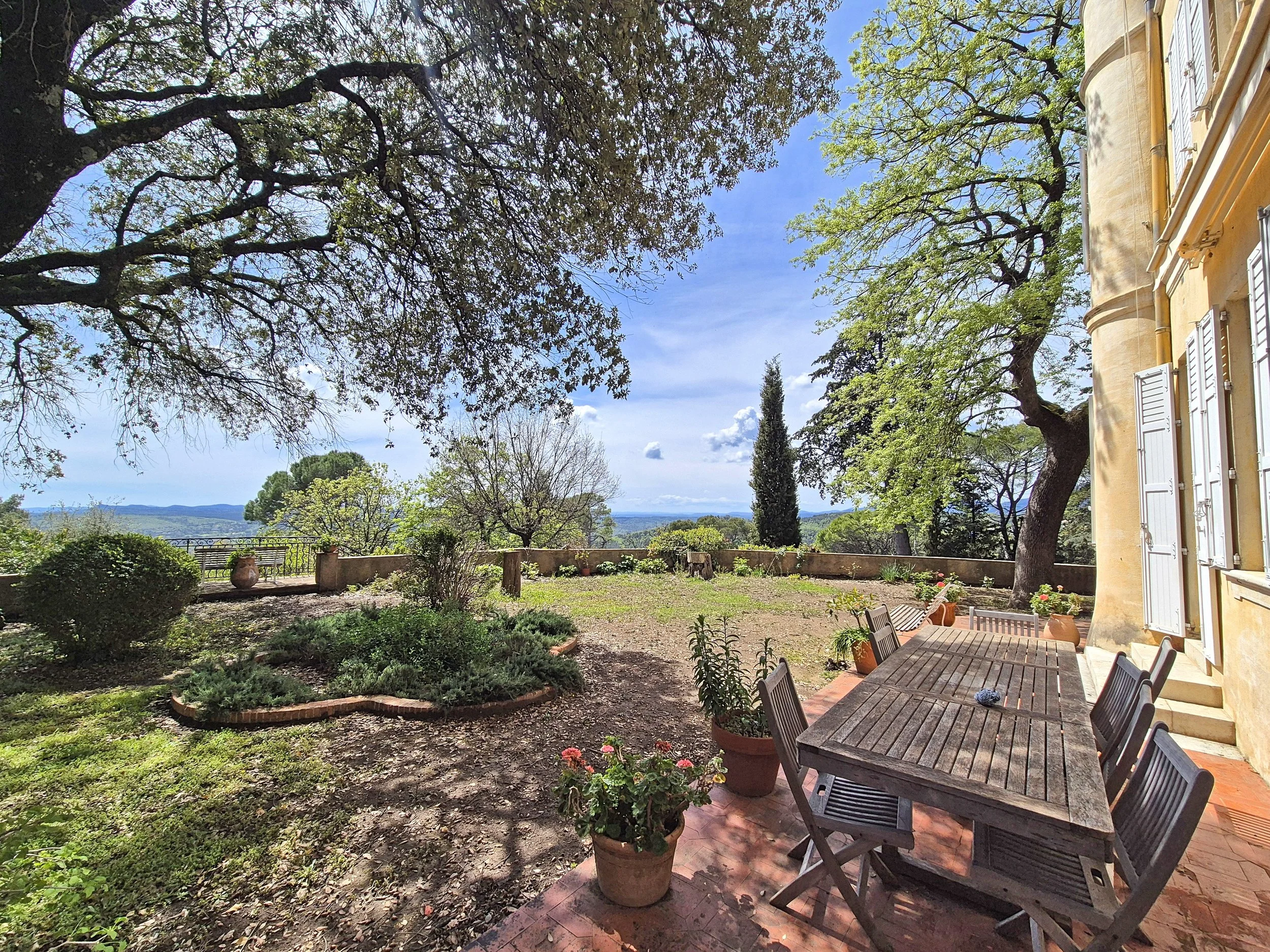 francis-york-caillan-provence-house-nadia-leger-27.jpg