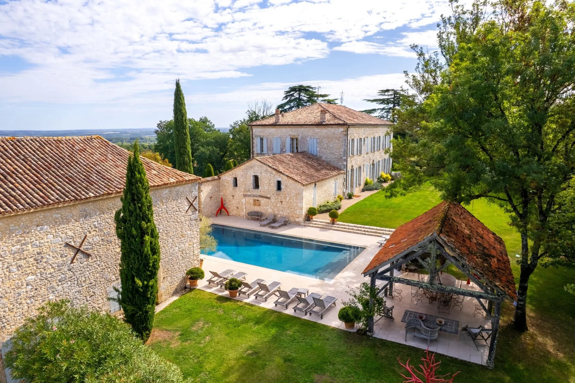 francis-york-18th-century-manor-dordogne-chardonnay-vineyard-3.jpg