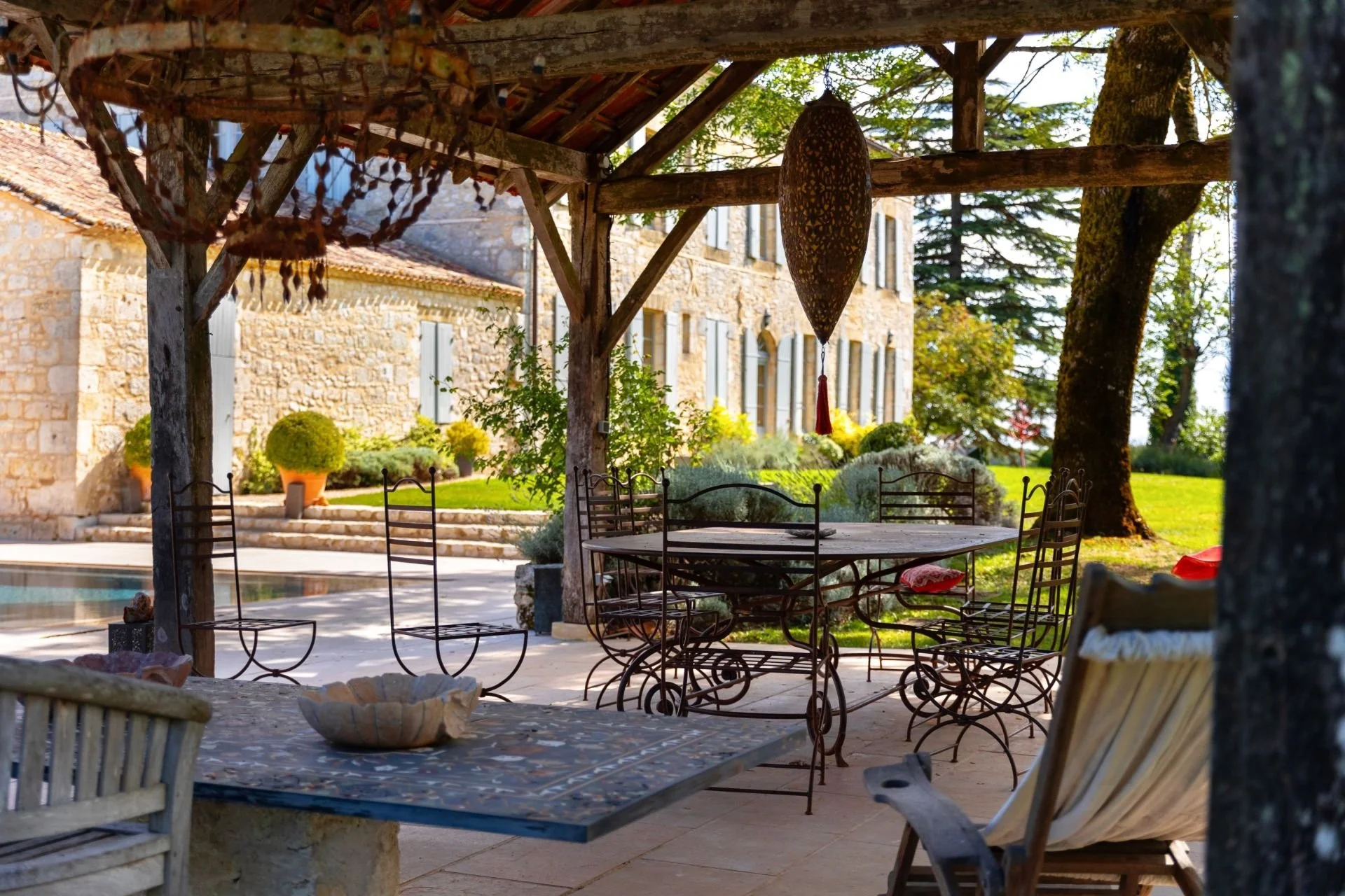 francis-york-18th-century-manor-dordogne-chardonnay-vineyard-12.jpg