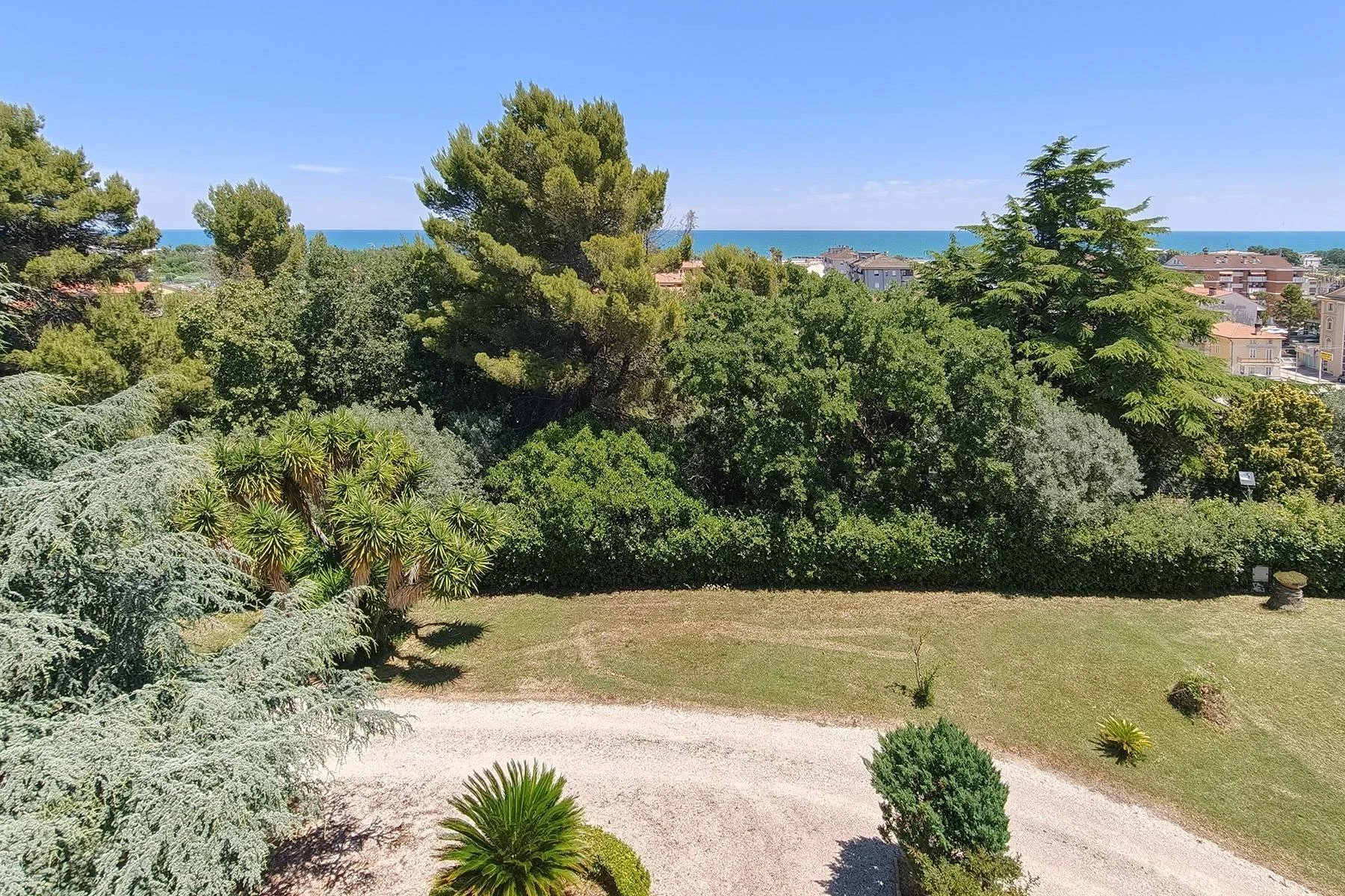 francis-york-`19th-century-villa-porto-san-giorgio-marche-adriatic-sea-view-3.jpg
