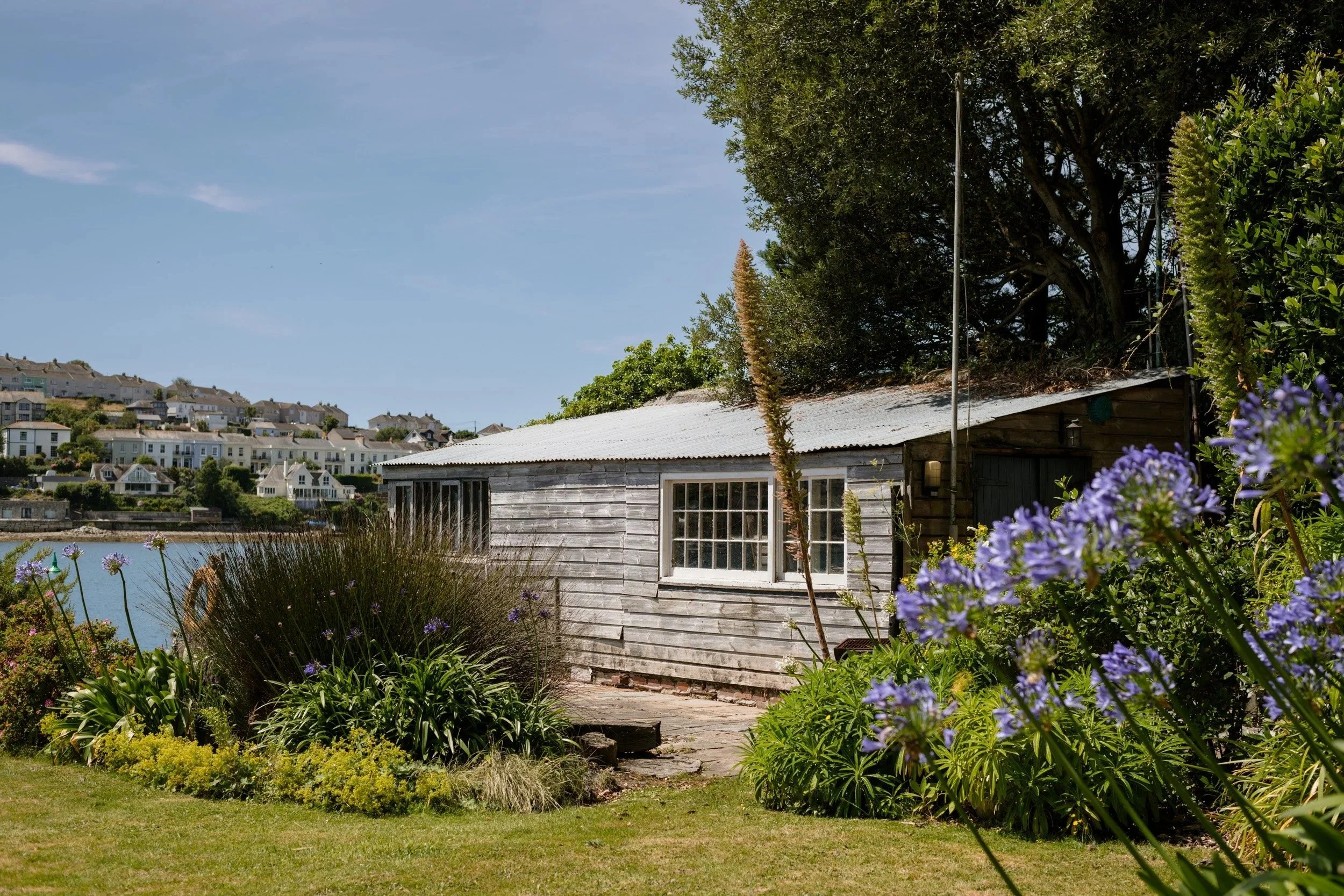 Thatched Waterfront Home on the Cornish Coast Comes to Market After 30 Years22.jpg
