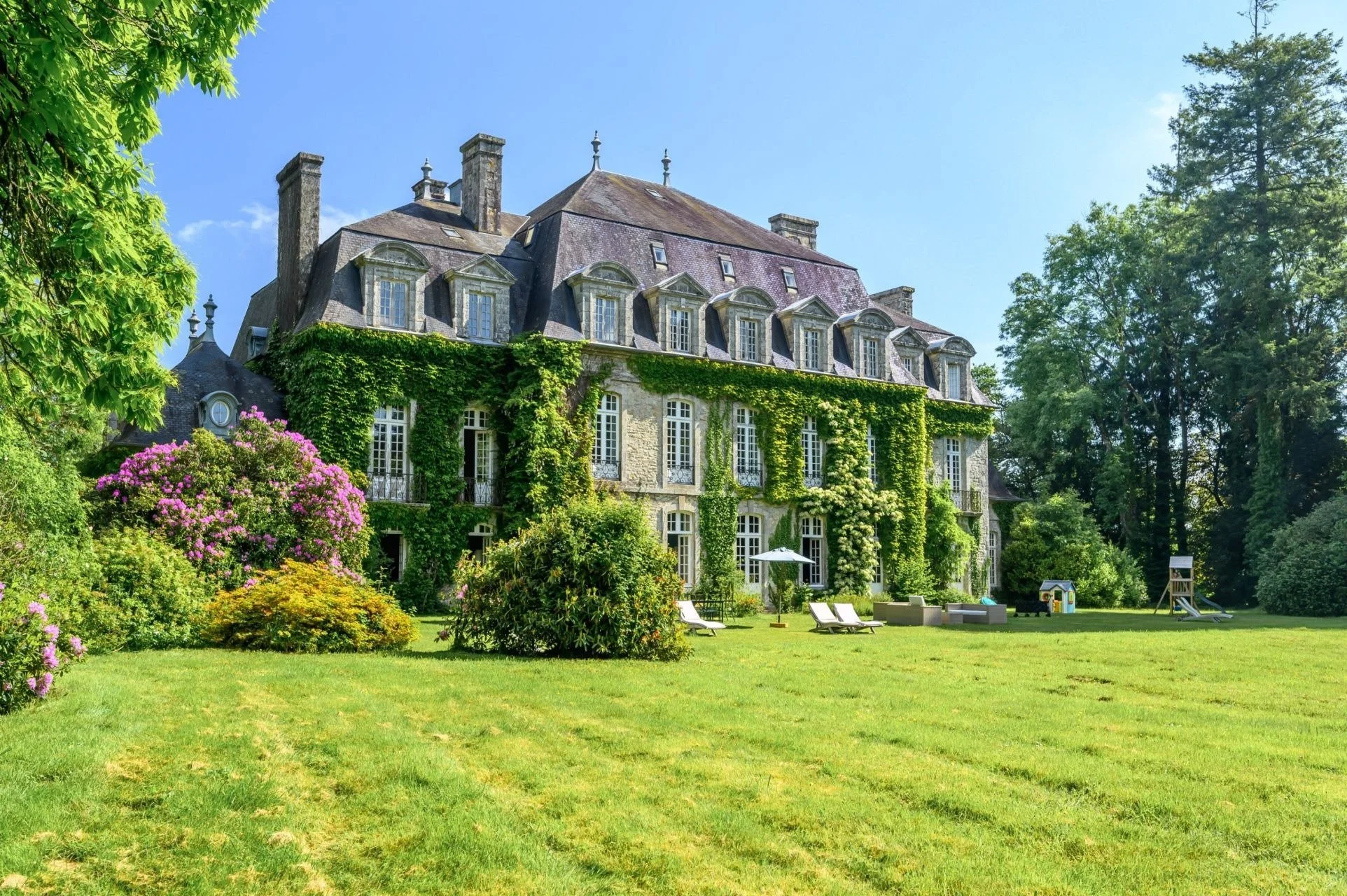 A 28-Room Château on 32 Acres in Brittany with Stables, Guest Houses, an Indoor Pool and Hammam 