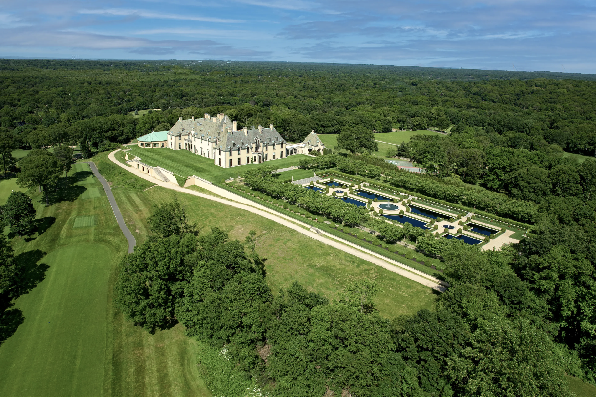 francis-york-oheka-castle-long-island-new-york-auction-2026-2.png