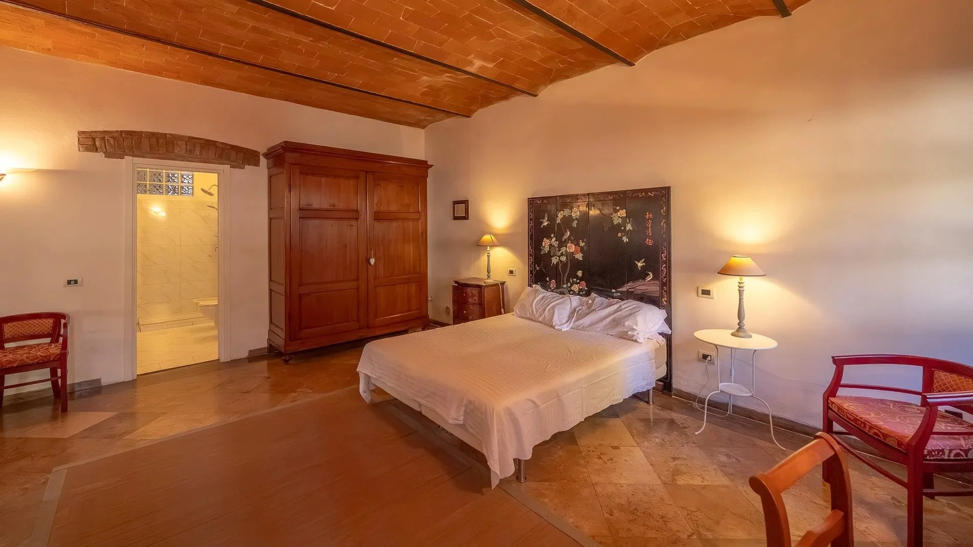 francis-york-a-17th-century-tuscan-estate-near-chianti-classico-with-olive-groves-vineyards-and-ancient-wine-cellars-26.jpg