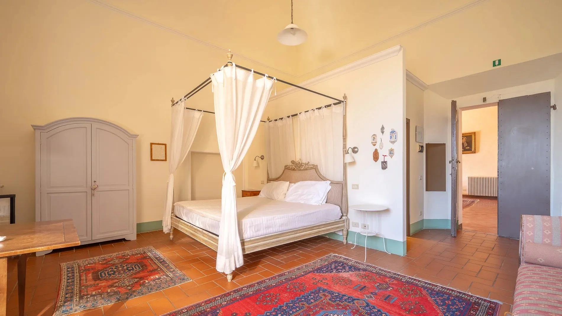francis-york-a-17th-century-tuscan-estate-near-chianti-classico-with-olive-groves-vineyards-and-ancient-wine-cellars-22.jpg