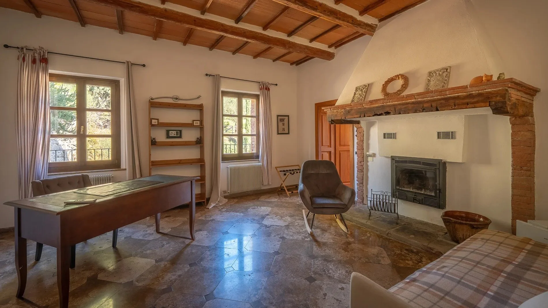 francis-york-a-17th-century-tuscan-estate-near-chianti-classico-with-olive-groves-vineyards-and-ancient-wine-cellars-20.jpg