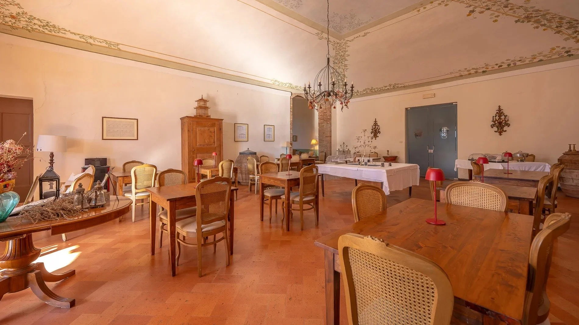 francis-york-a-17th-century-tuscan-estate-near-chianti-classico-with-olive-groves-vineyards-and-ancient-wine-cellars-19.jpg