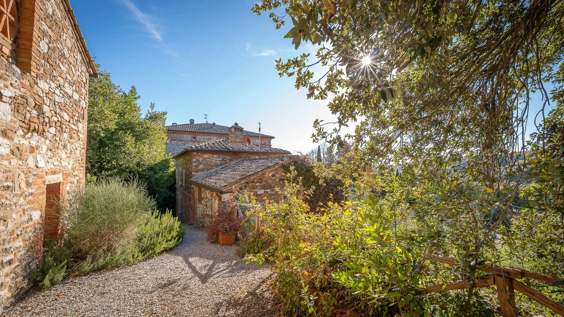 francis-york-a-17th-century-tuscan-estate-near-chianti-classico-with-olive-groves-vineyards-and-ancient-wine-cellars-14.jpg