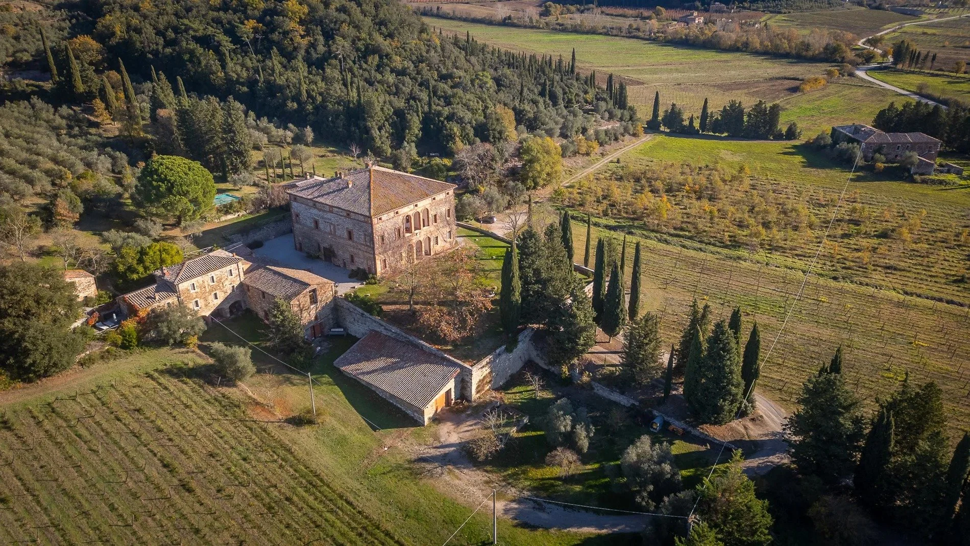 francis-york-a-17th-century-tuscan-estate-near-chianti-classico-with-olive-groves-vineyards-and-ancient-wine-cellars-5.jpg