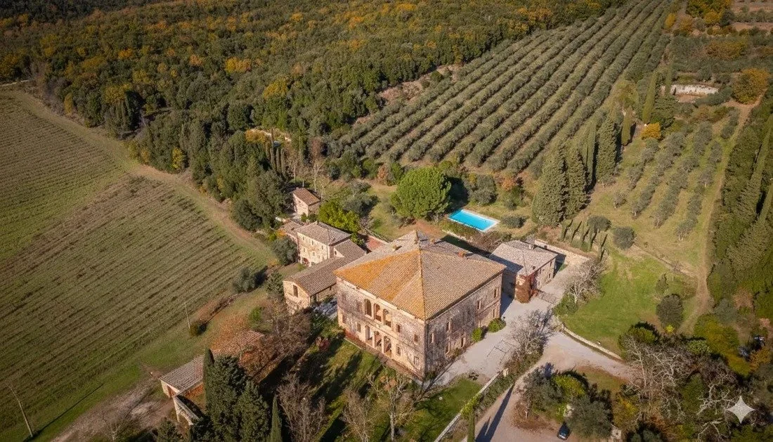 francis-york-a-17th-century-tuscan-estate-near-chianti-classico-with-olive-groves-vineyards-and-ancient-wine-cellars-2.jpg