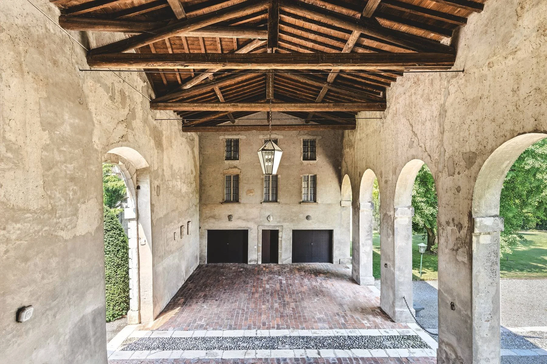 francis-york-castello-avogadro-spada-renaissance-castle-near-lake-garda-italy-2.jpg