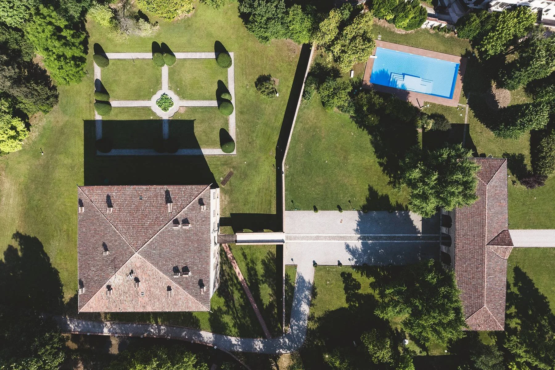 francis-york-castello-avogadro-spada-renaissance-castle-near-lake-garda-italy-20.jpg