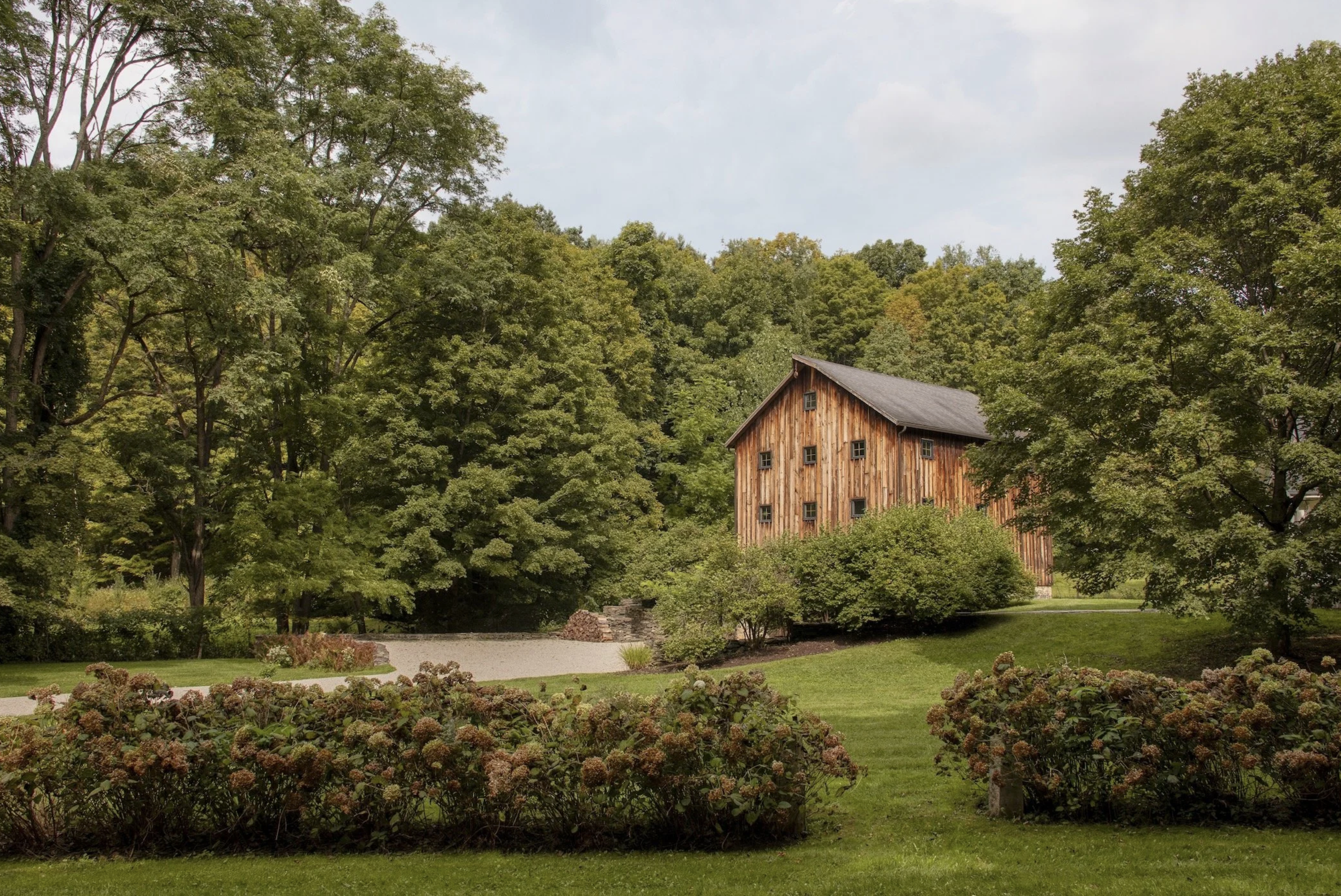 francis-york-restored-1765-farmhouse-converted-barn-hudson-valley-new-york-4.png