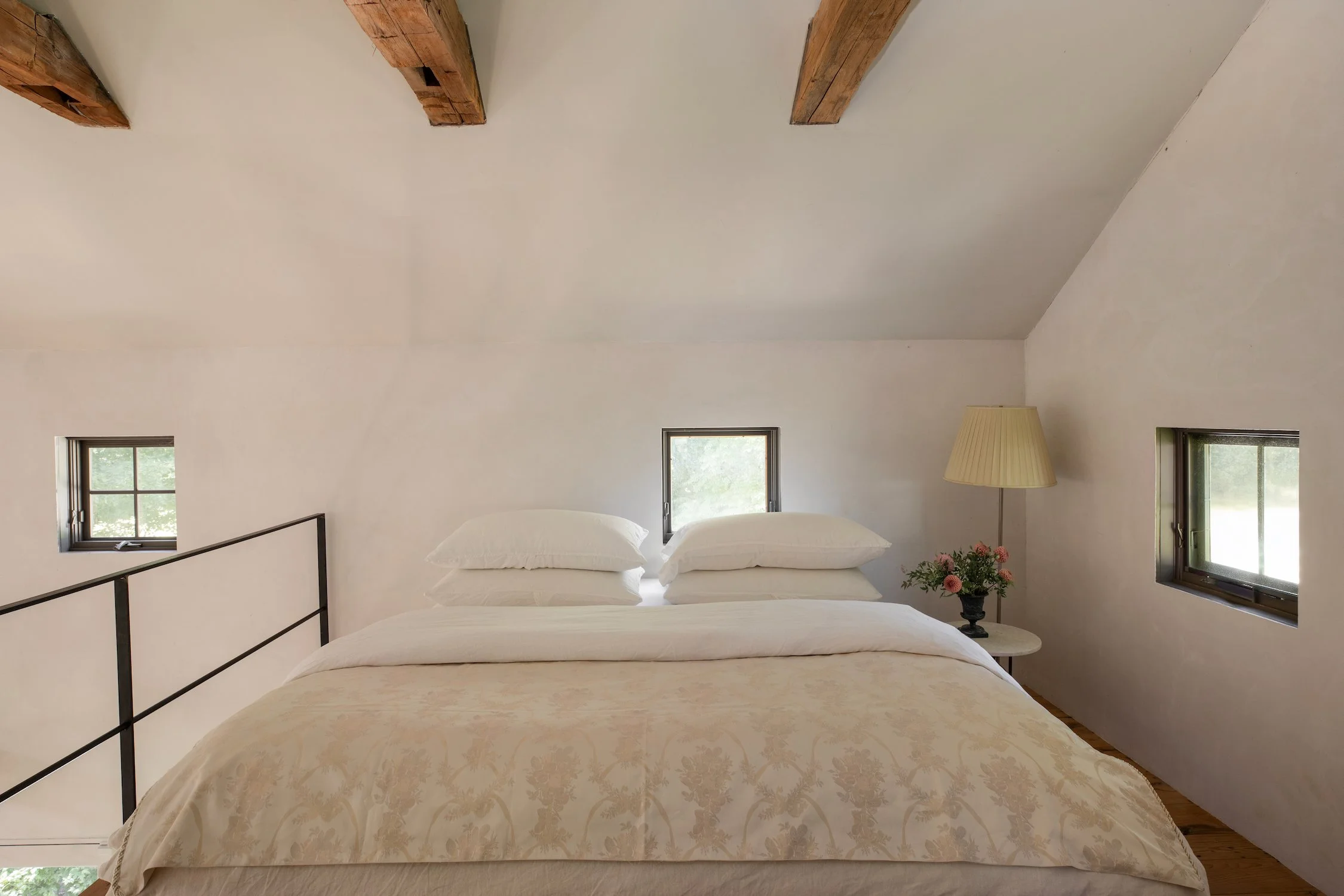 francis-york-restored-1765-farmhouse-converted-barn-hudson-valley-new-york-29.jpeg
