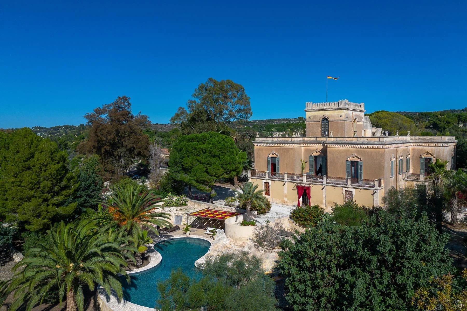 francis-york-19th-century-aristocratic-villa-noto-sicily-italy-1.jpg