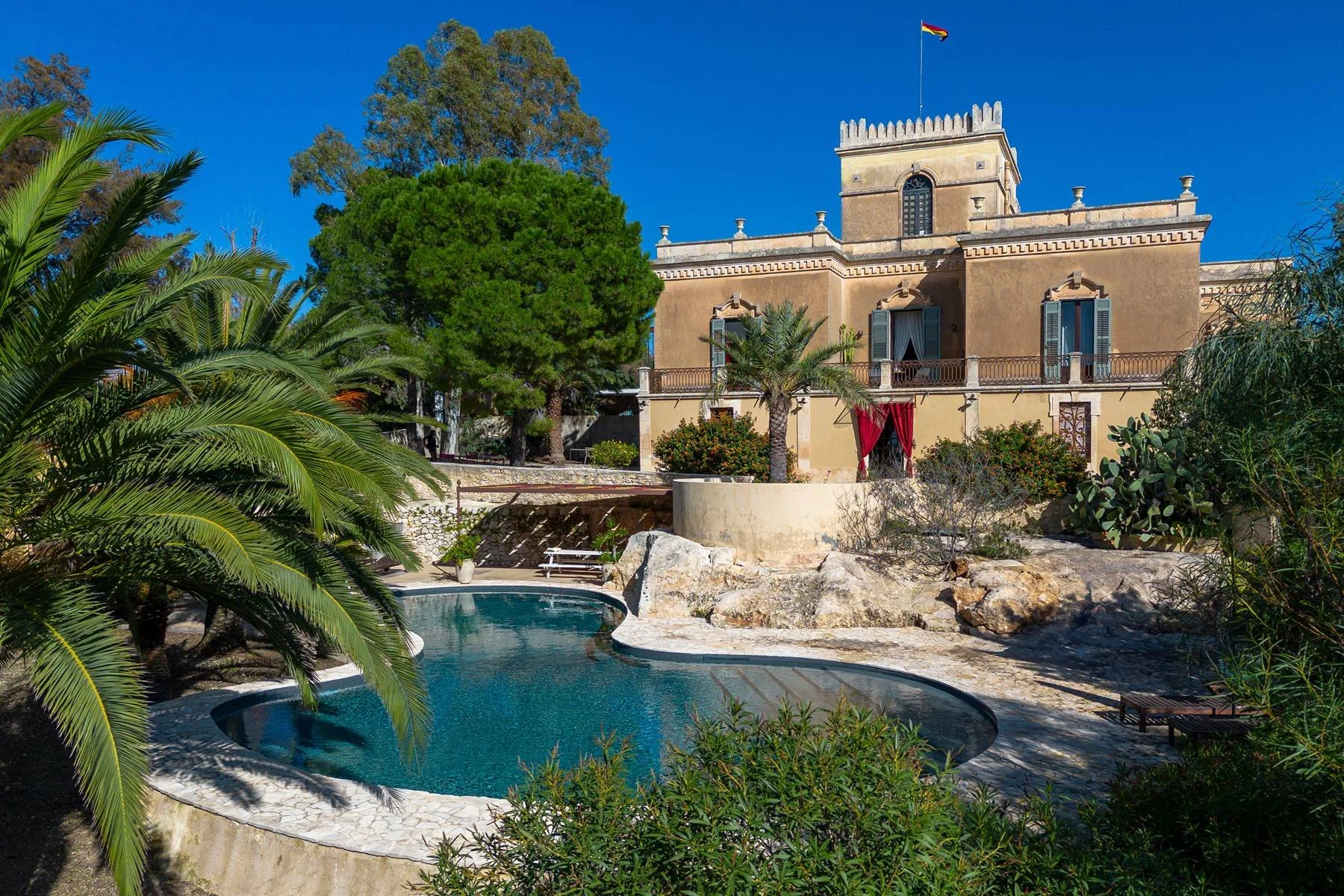francis-york-19th-century-aristocratic-villa-noto-sicily-italy-2.jpg