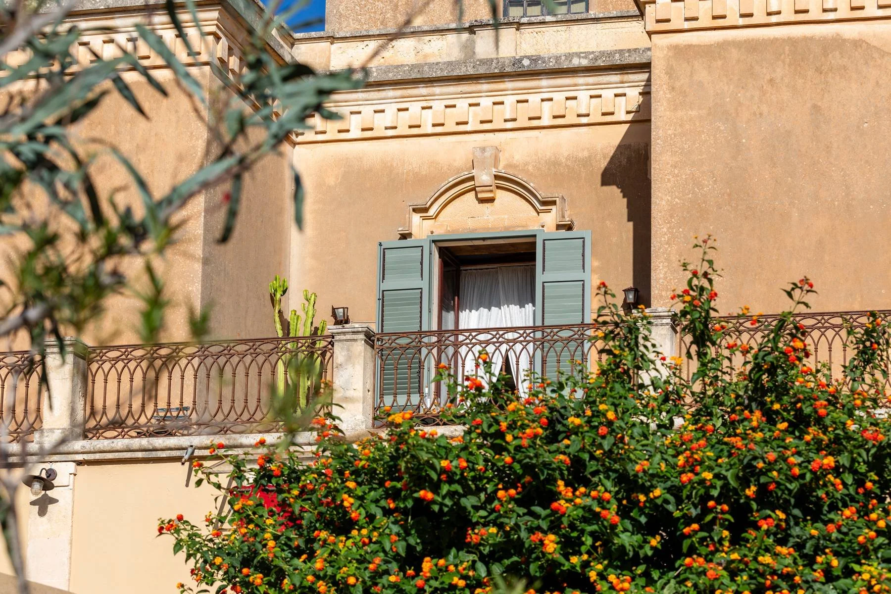 francis-york-19th-century-aristocratic-villa-noto-sicily-italy-22.jpg