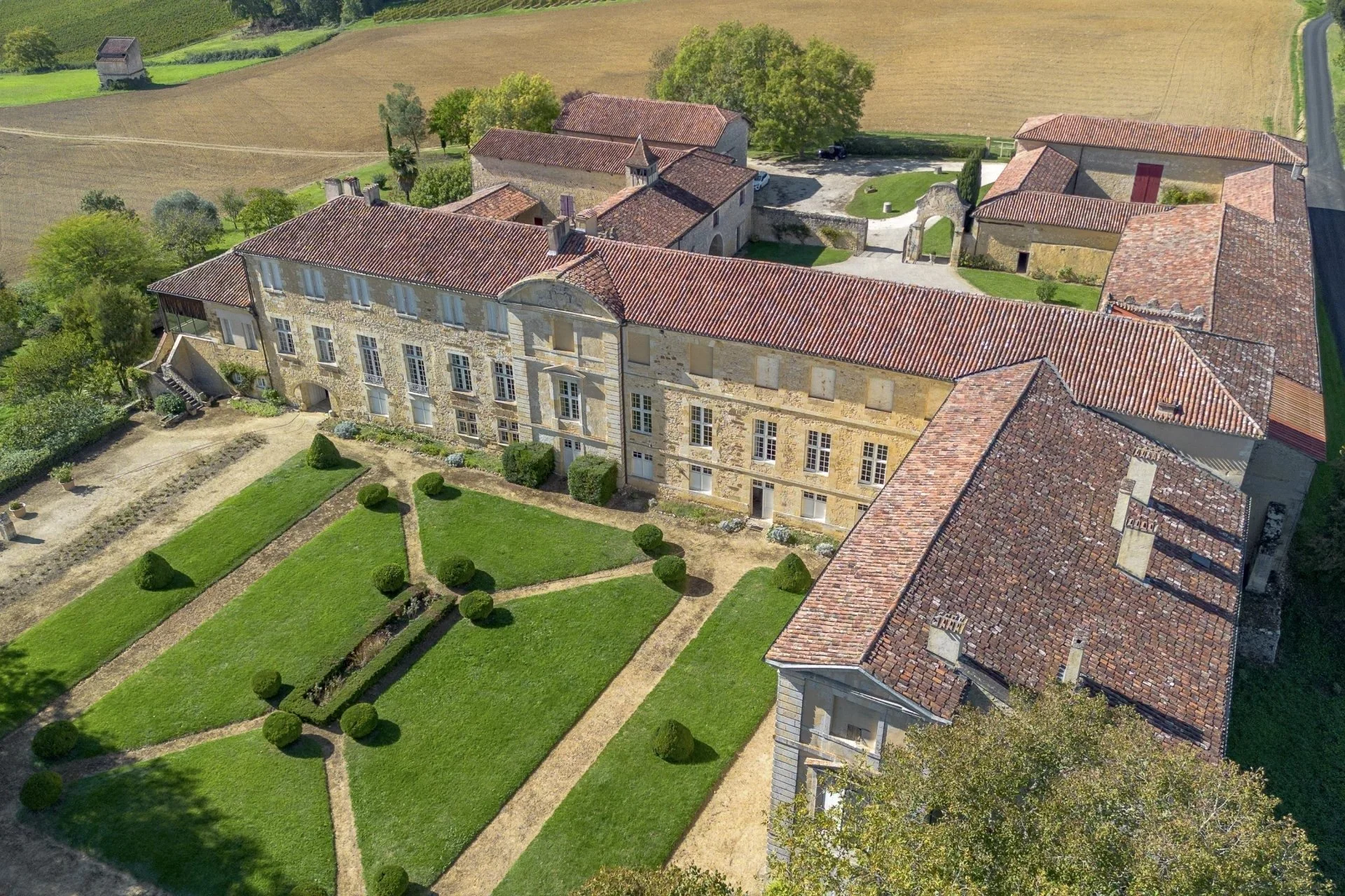 francis-york-17th-century-chateau-du-busca-maniban-gascony-france-armagnac-2.jpg